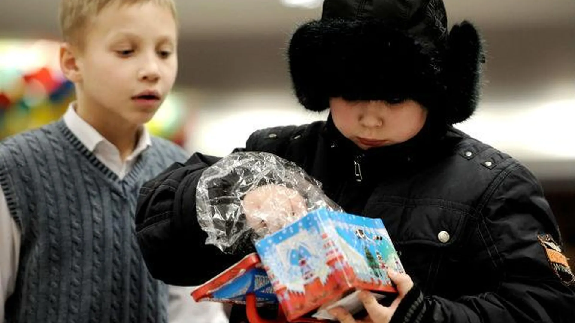 Детей области в Новый год ждет более 28 тысяч подарков