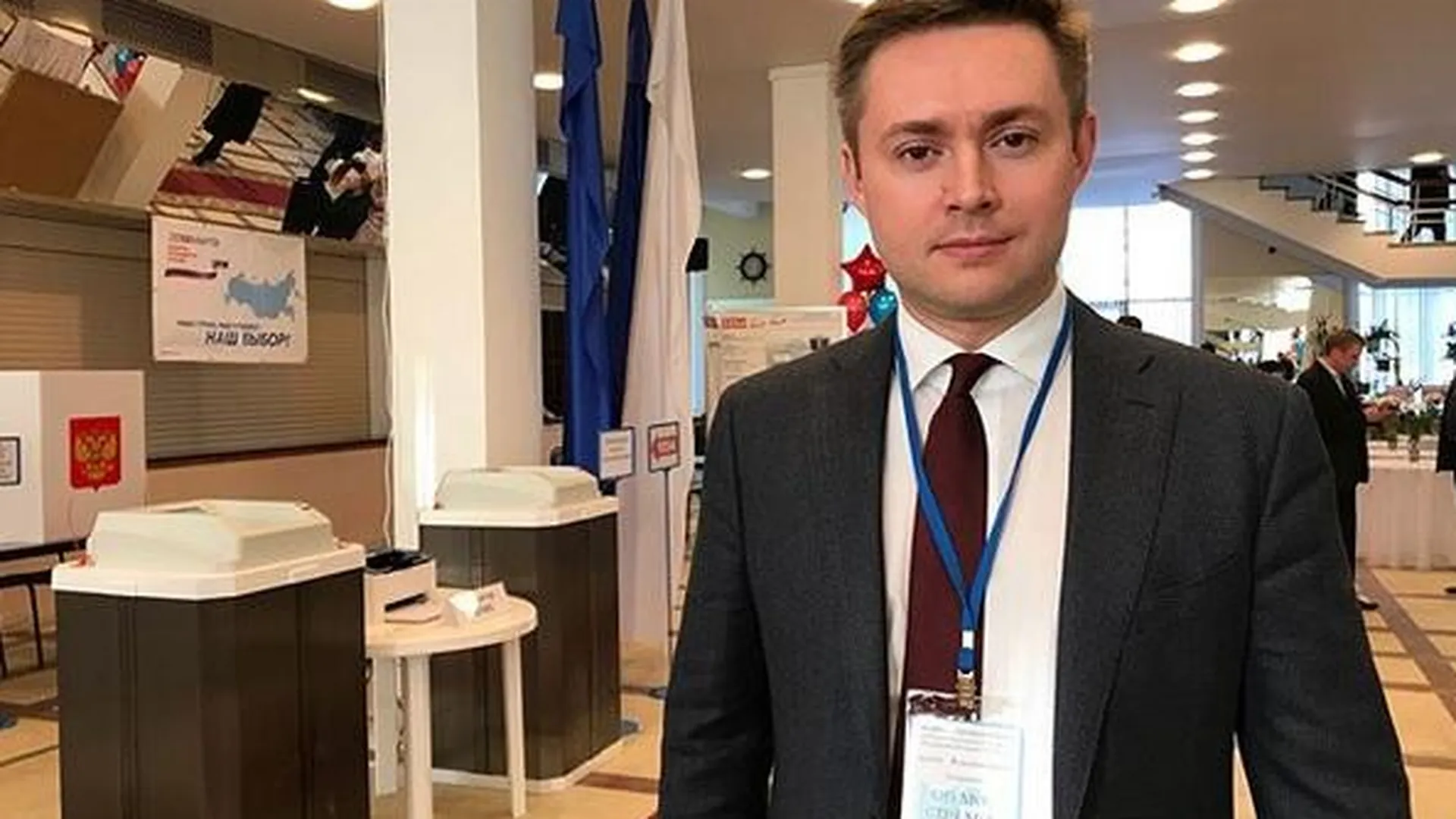 Телеведущий Сергей Тугушев пришел на избирательный участок в Королеве к семи утра