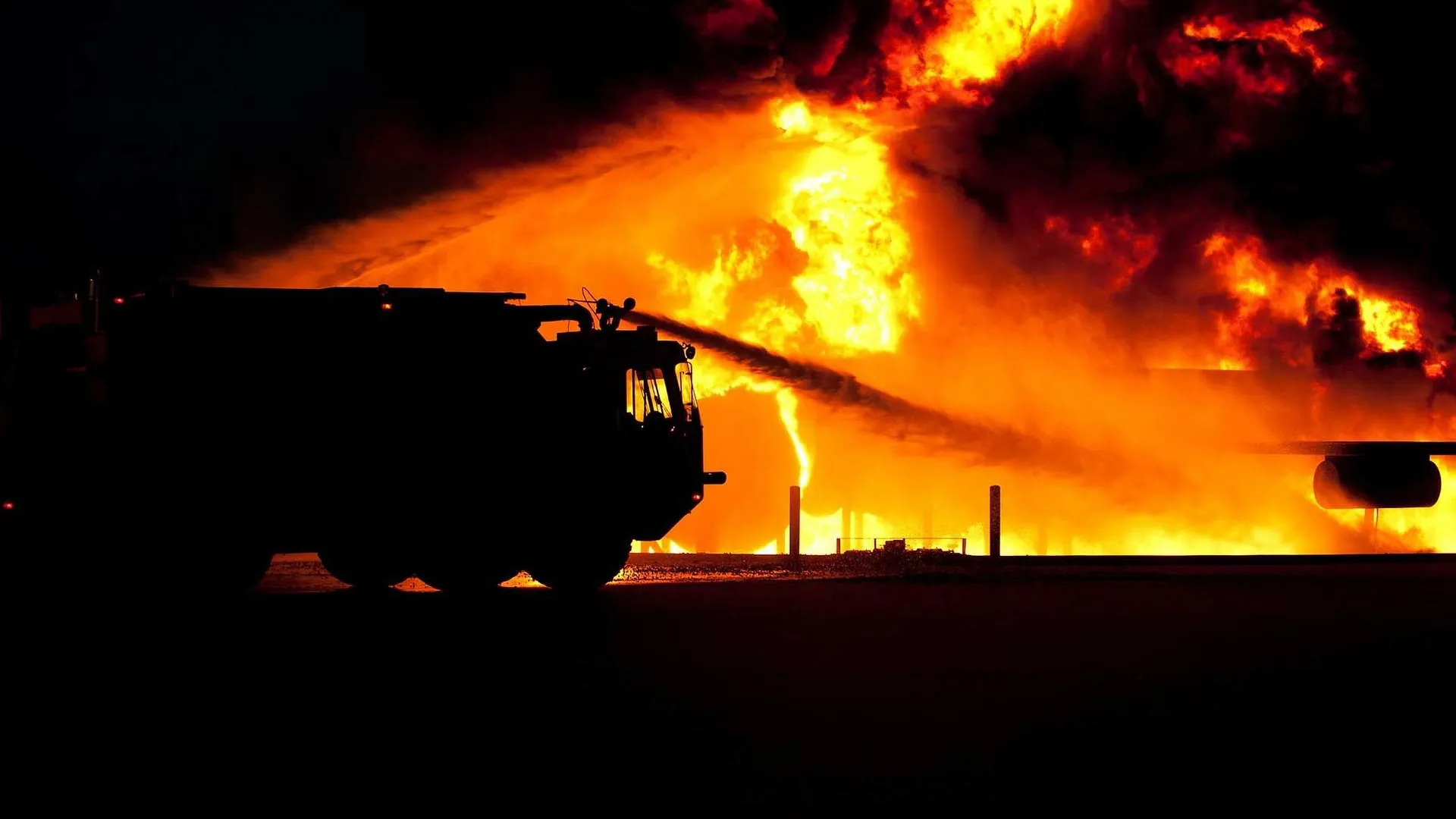 Мощный пожар произошел на газопроводе в ХМАО