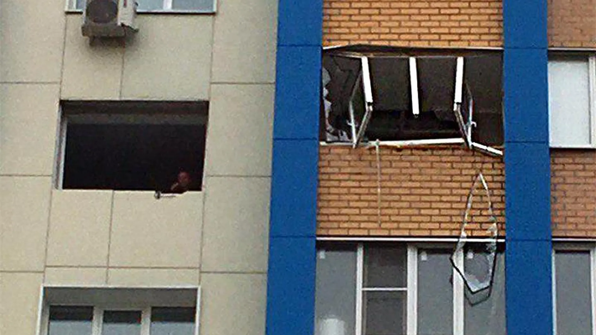 Очевидцы: из-за хлопка газа в многоэтажке Коломны выбило стекла
