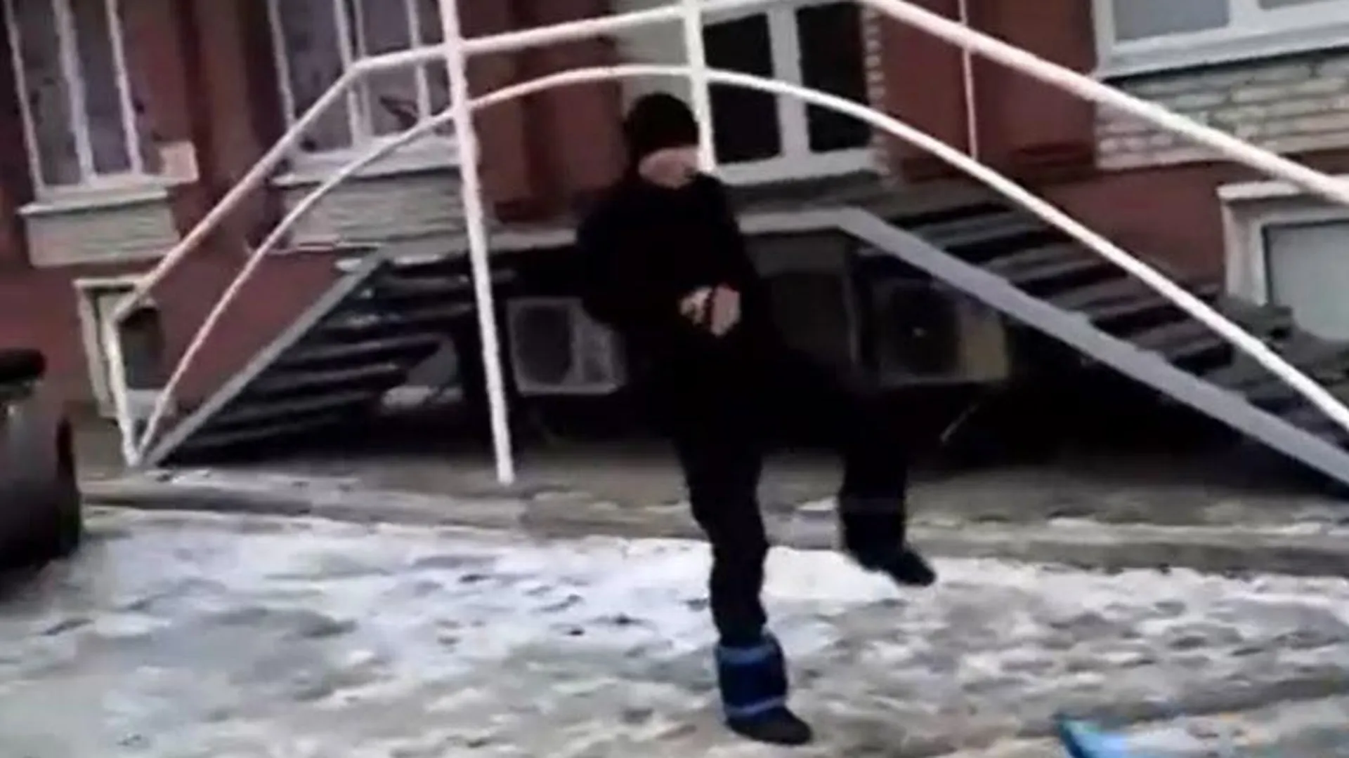 Местный Рембо оттачивал удары на невидимом противнике в Тольятти