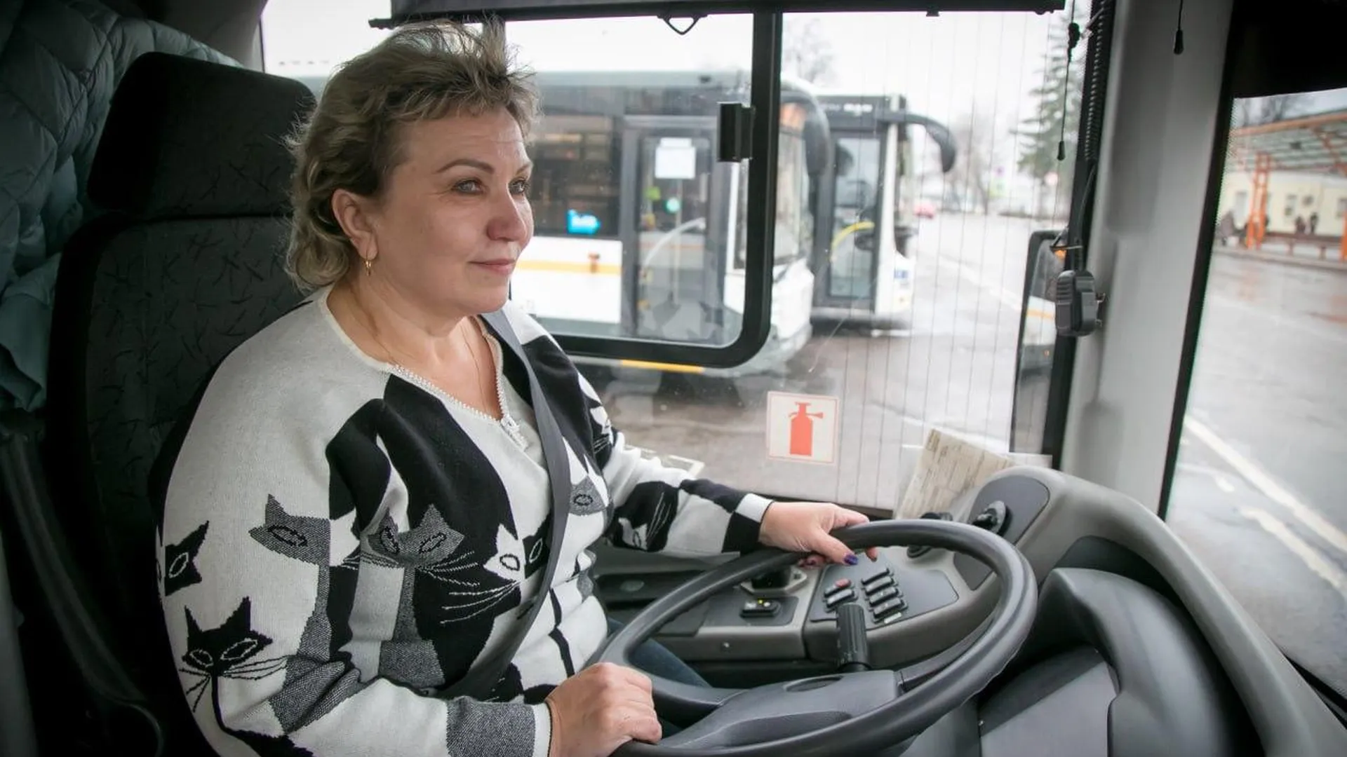 Глава городского округа Коломна встретился с водителем автобуса Надеждой Шашковой