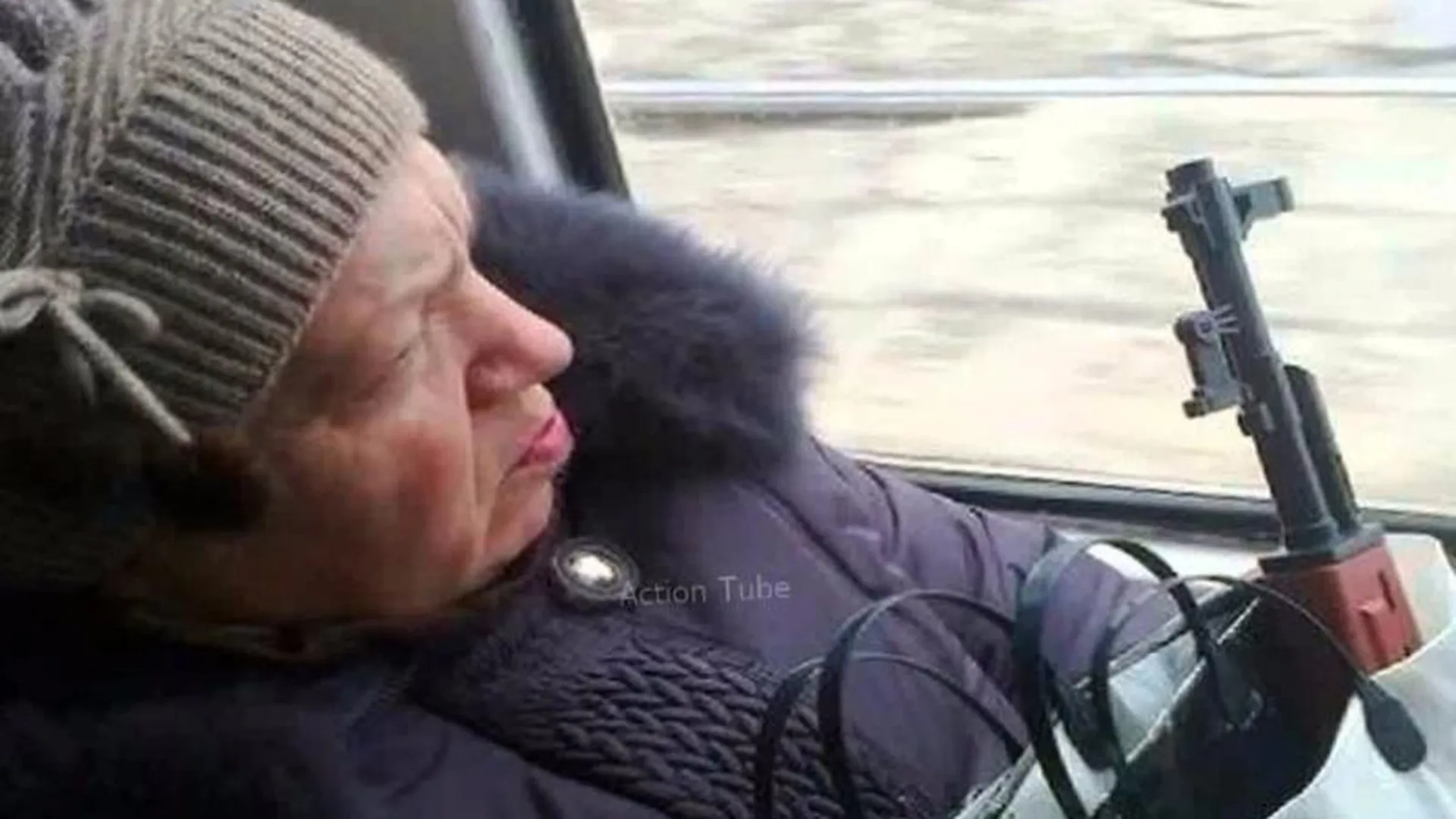 Суровая бабушка с автоматом колесит по Щелково