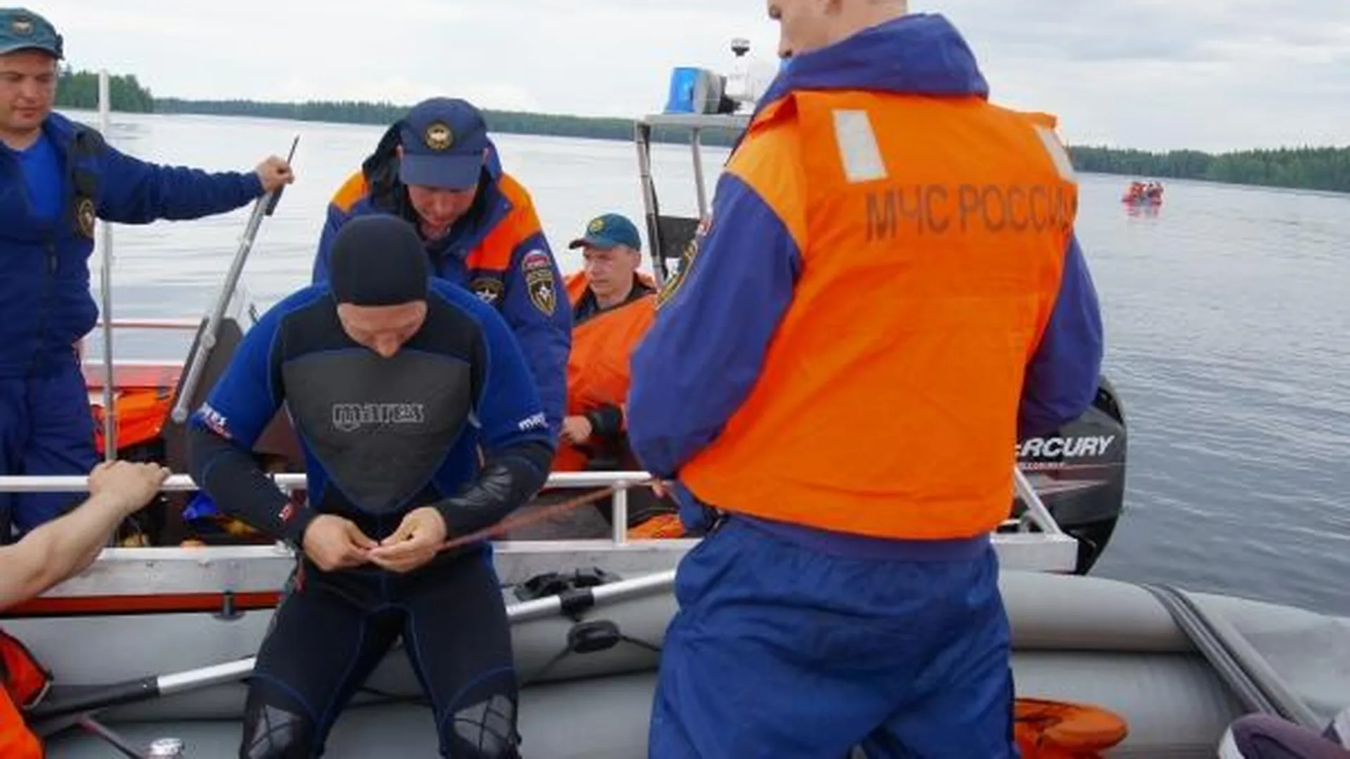 Врачи пытаются спасти утонувшего в Черкизовском пруду мальчика