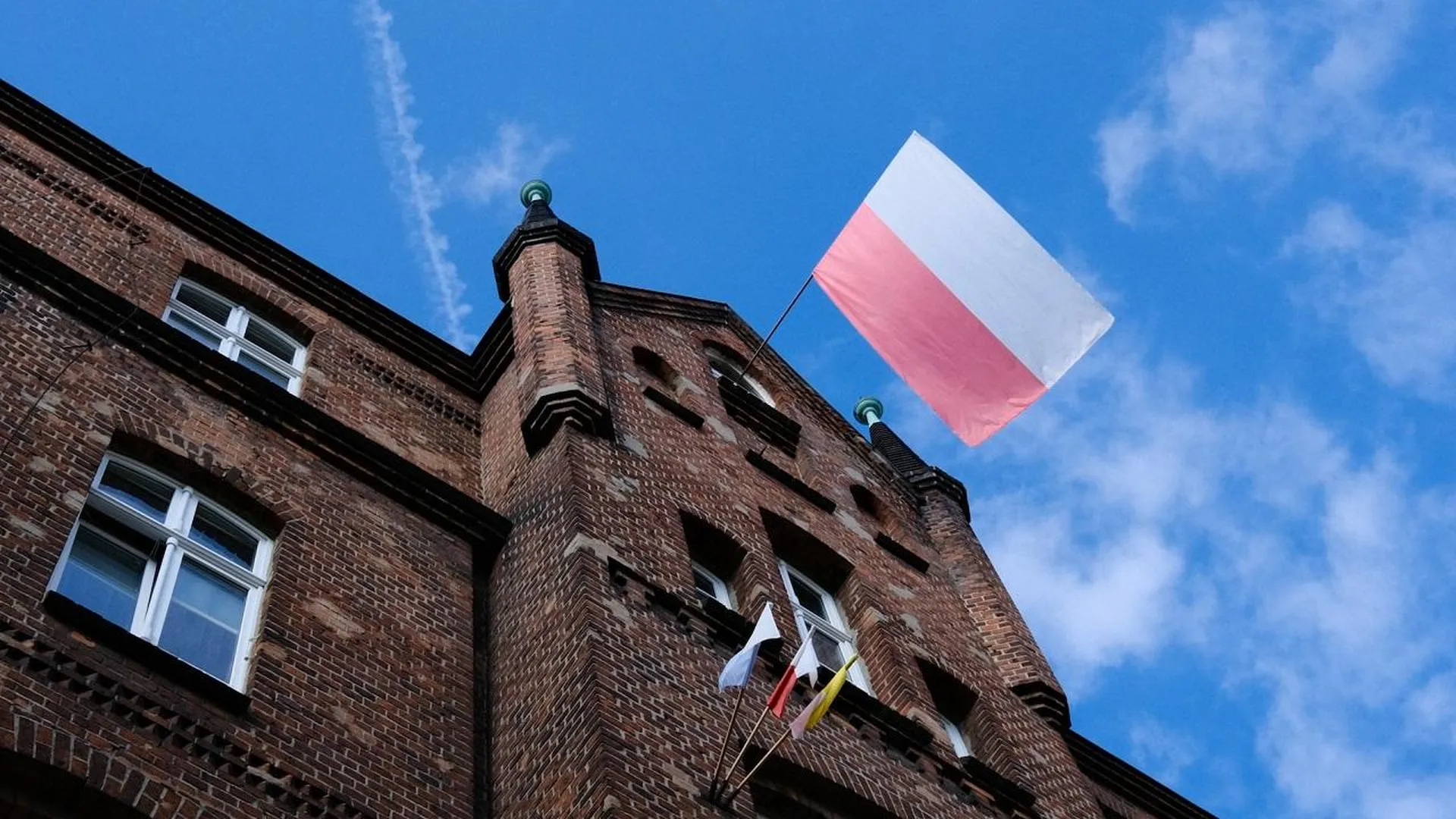 Депутат ГД Колунов призвал прекратить сотрудничество с Польшей после нападения на русскую школу в Варшаве
