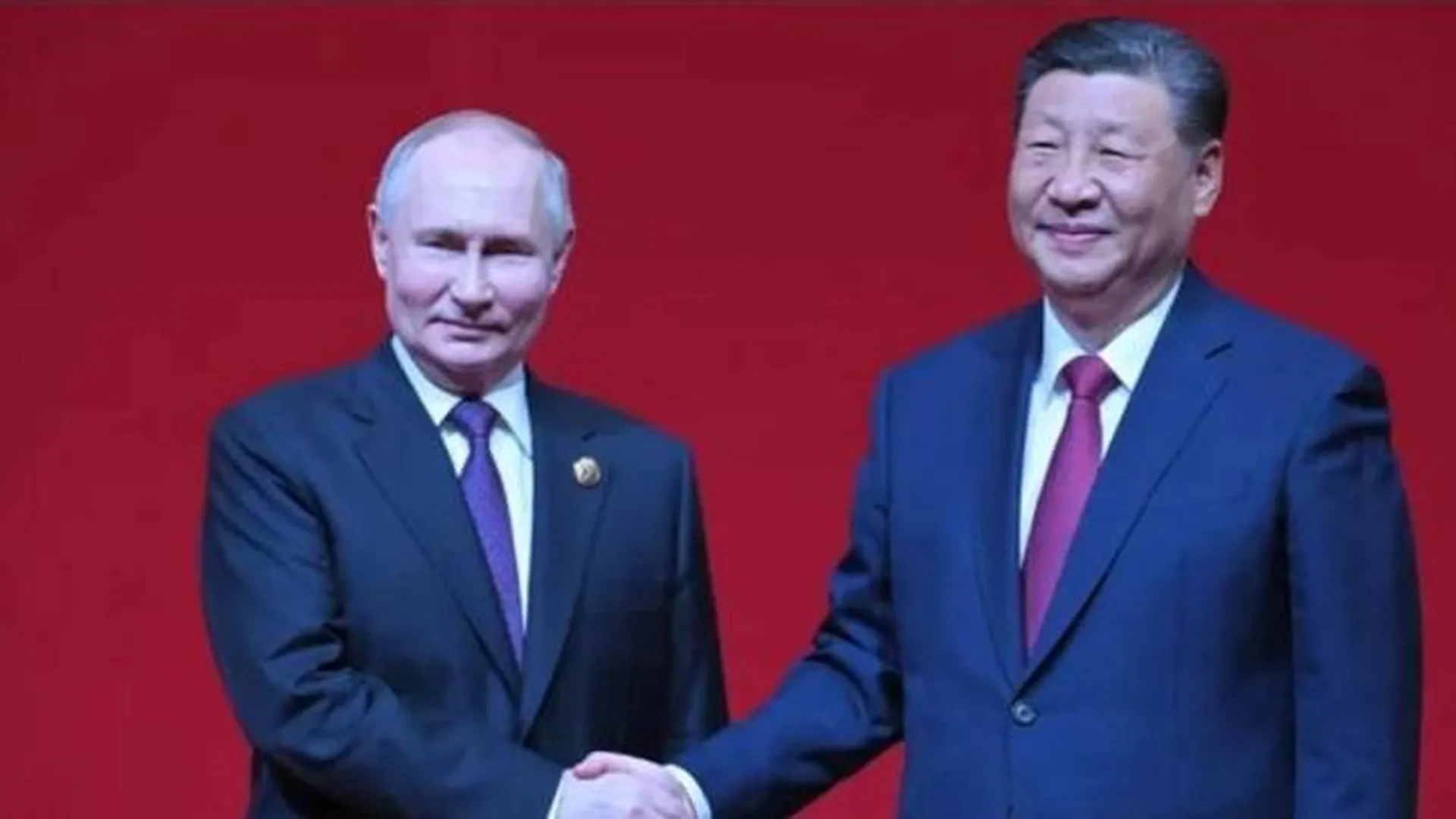 «Теплые объятия». Путин и Си Цзиньпин бросили вызов Западу