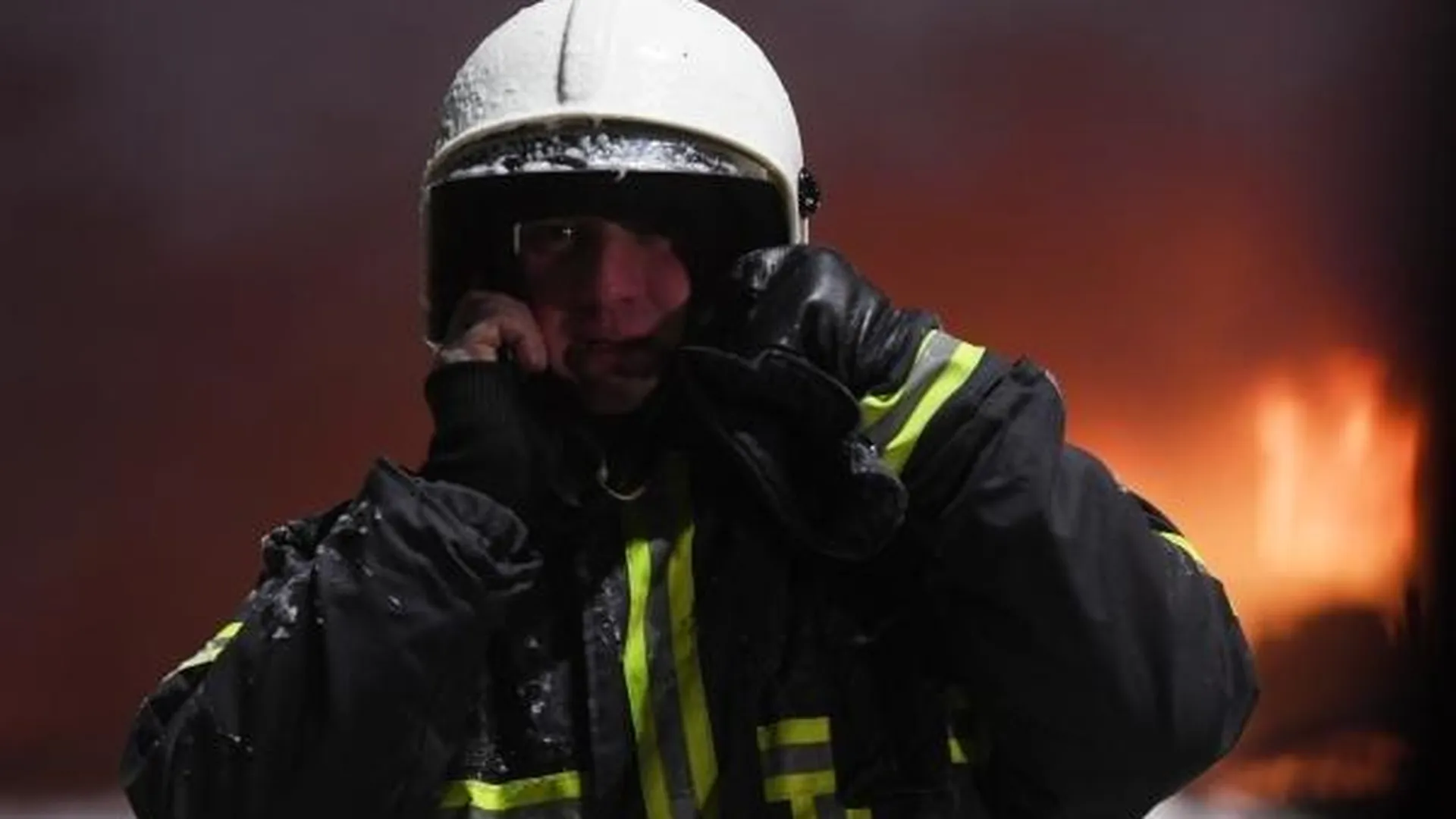 Три десятка жителей вывели из горящей высотки в Ступино