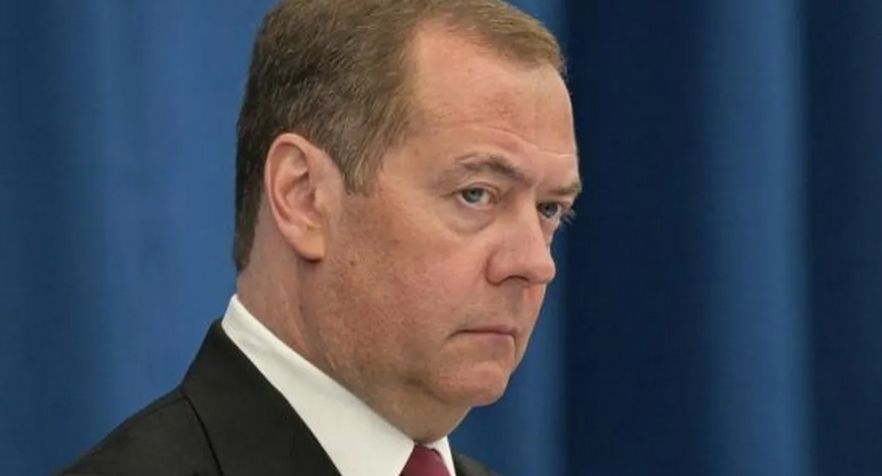 Медведев назвал критически важным значение спецхимии для достижения целей СВО
