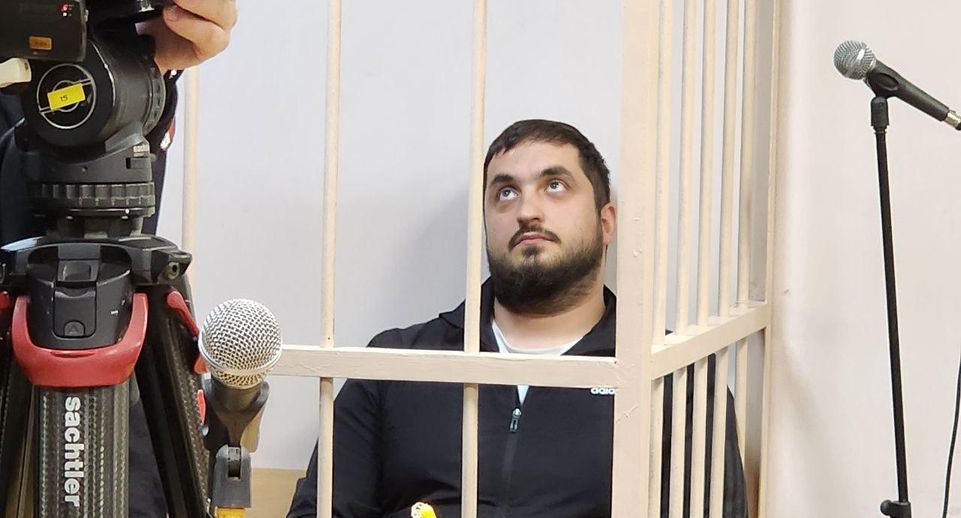 Суд в Петербурге арестовал начальника автоколонны после падения автобуса в Мойку