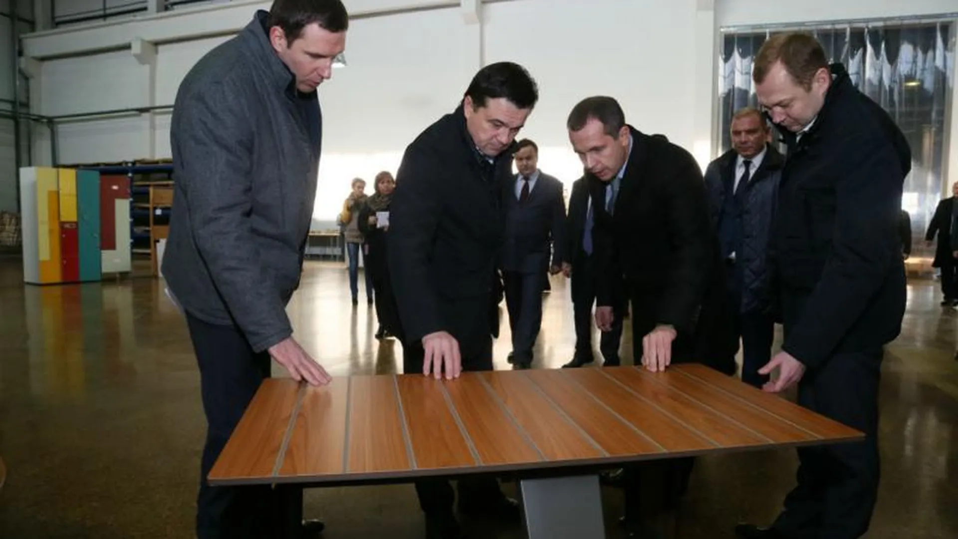 Губернатор запустил производство слоистого пластика в Солнечногорске