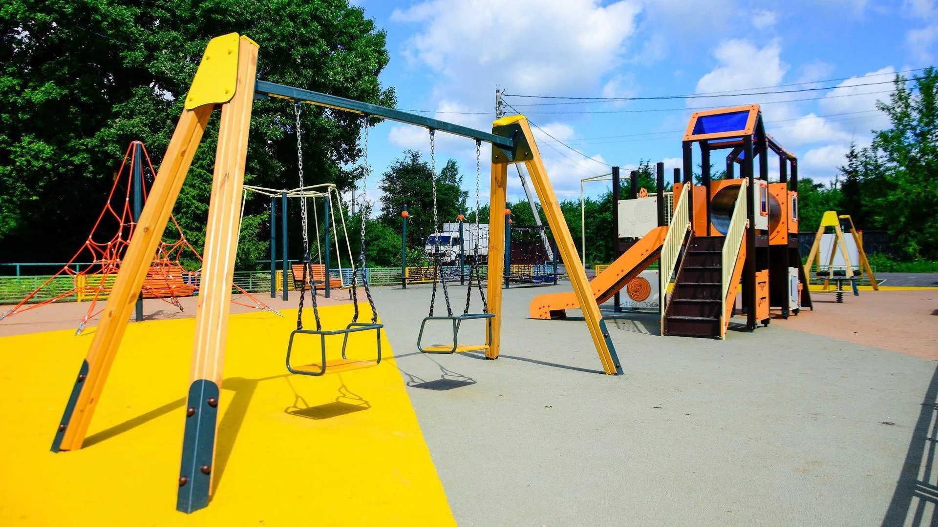 Восемь детских площадок Наро-Фоминска обновят до конца года