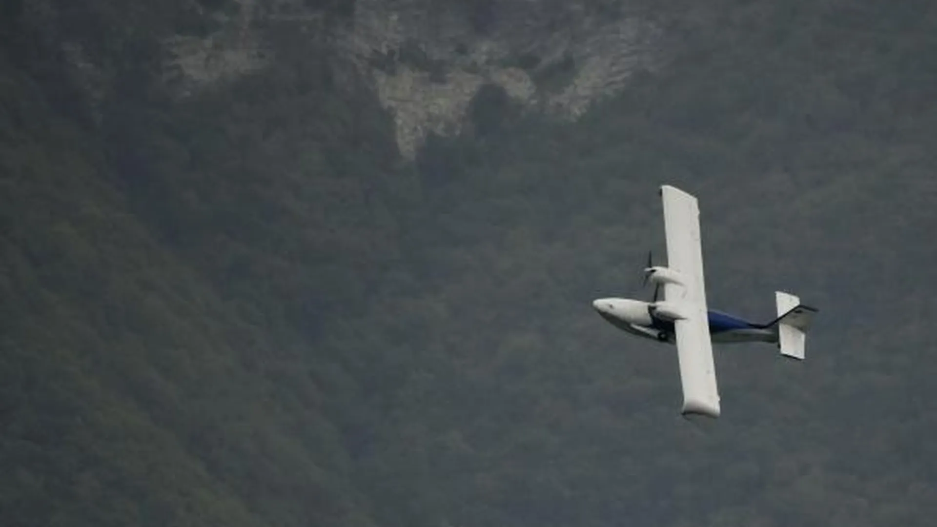 В небе над Мадагаскаром студентка выпрыгнула из самолета и погибла