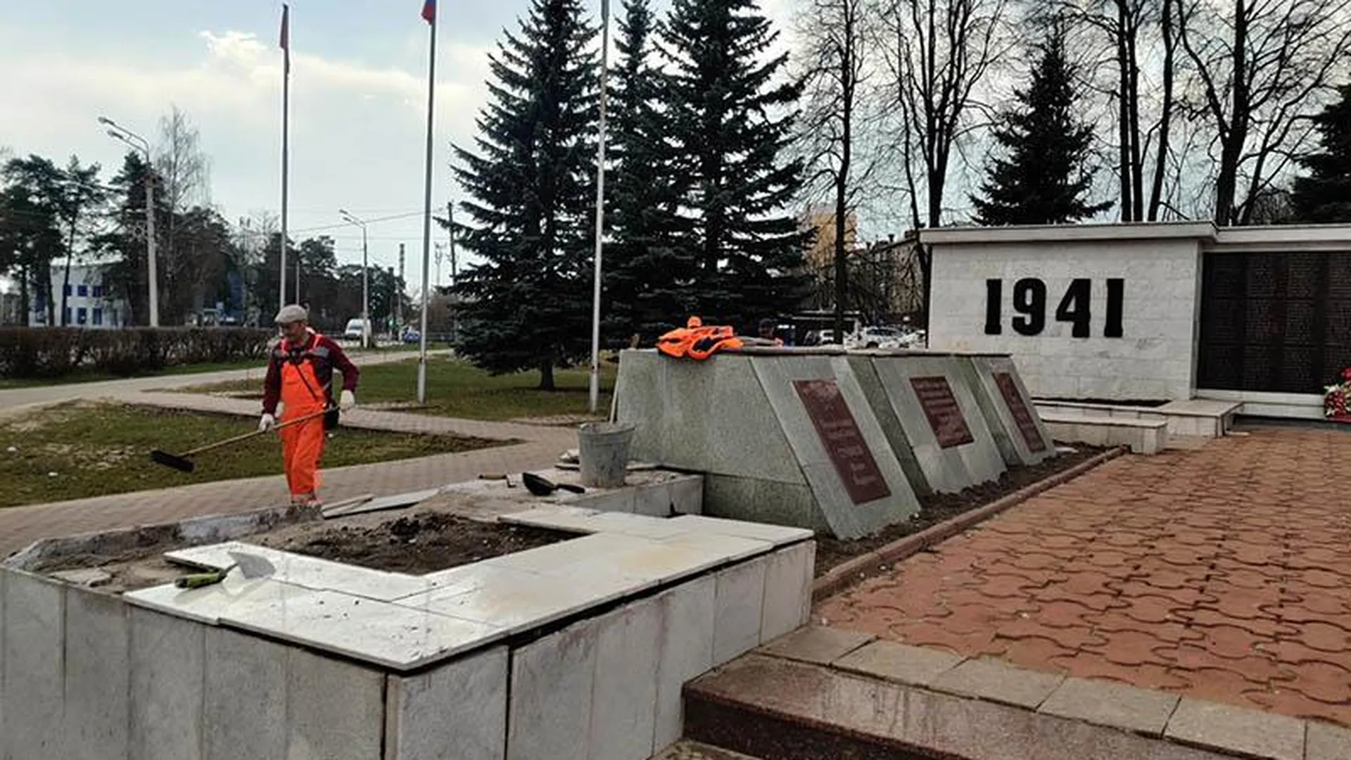 В Красноармейске началась реставрация мемориального комплекса