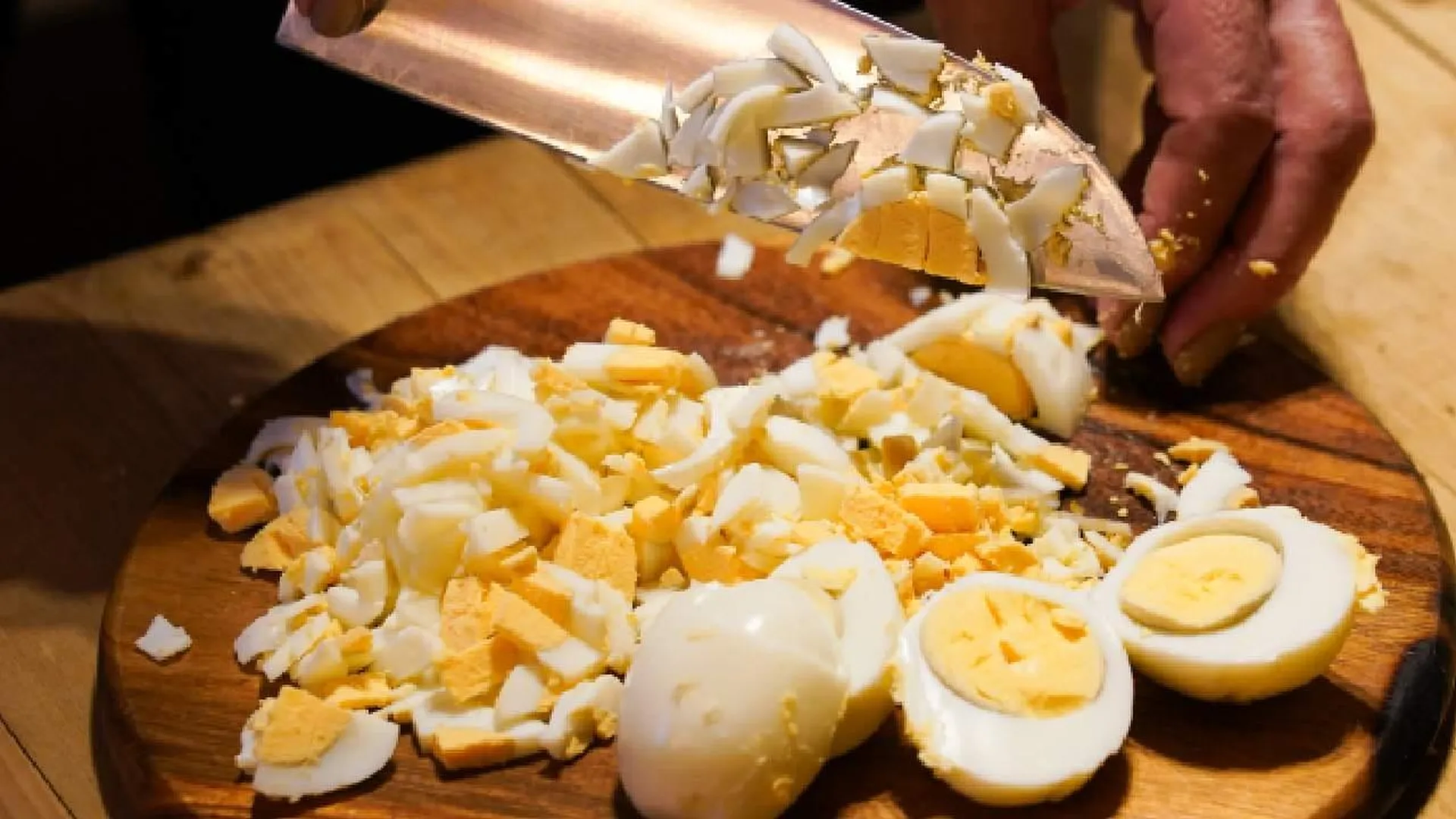 «Курочка под кайфом»: Назван рецепт вкусного салата для новогоднего застолья