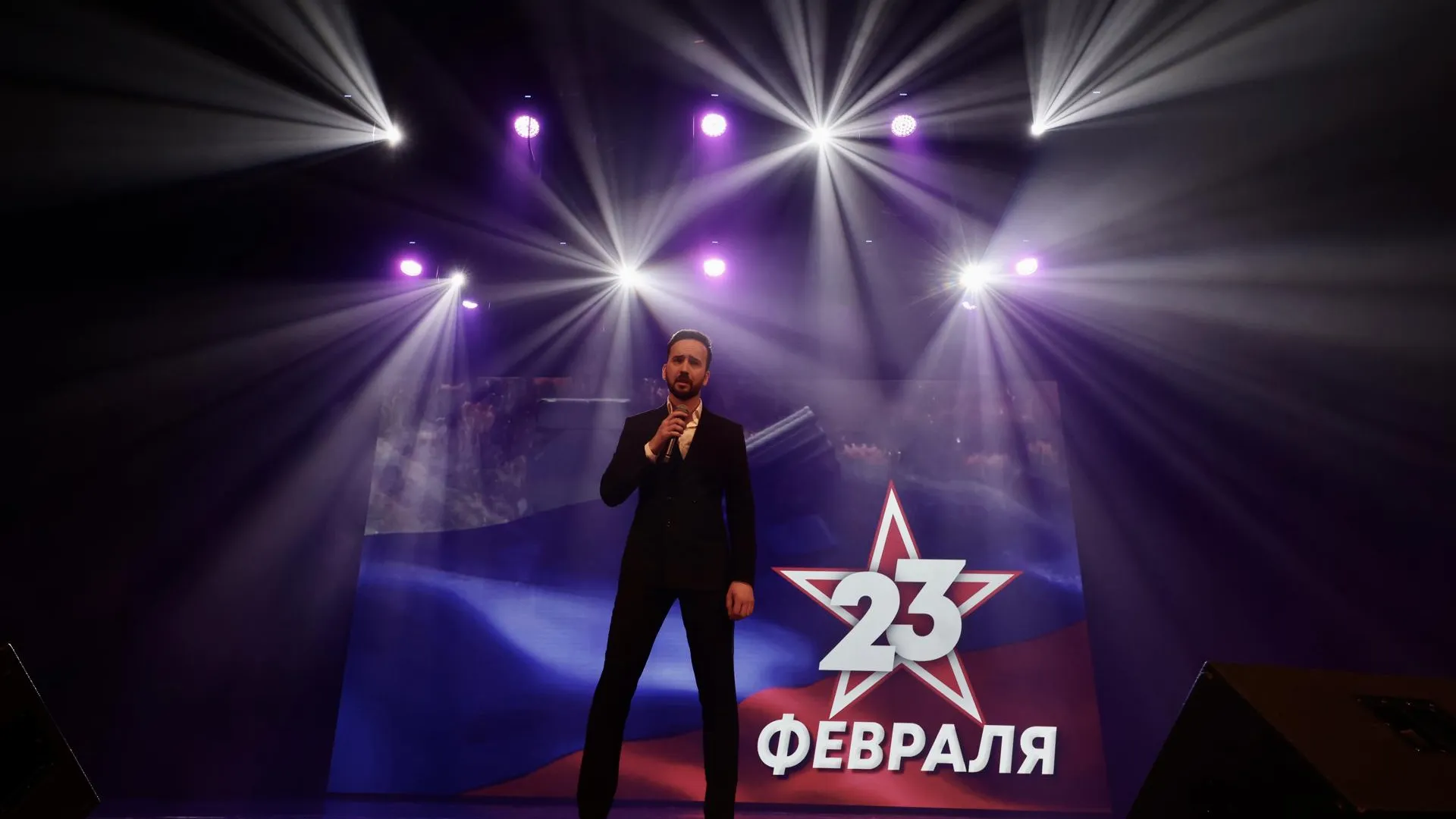 Финалист телепроекта «Голос» Эмиль Кадыров выступил в Белгороде для семей участников СВО