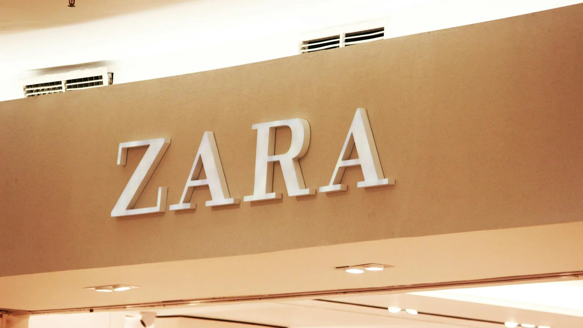 Заменившие ZARA магазины закончили год с убытками почти на 5,5 миллиардов рублей