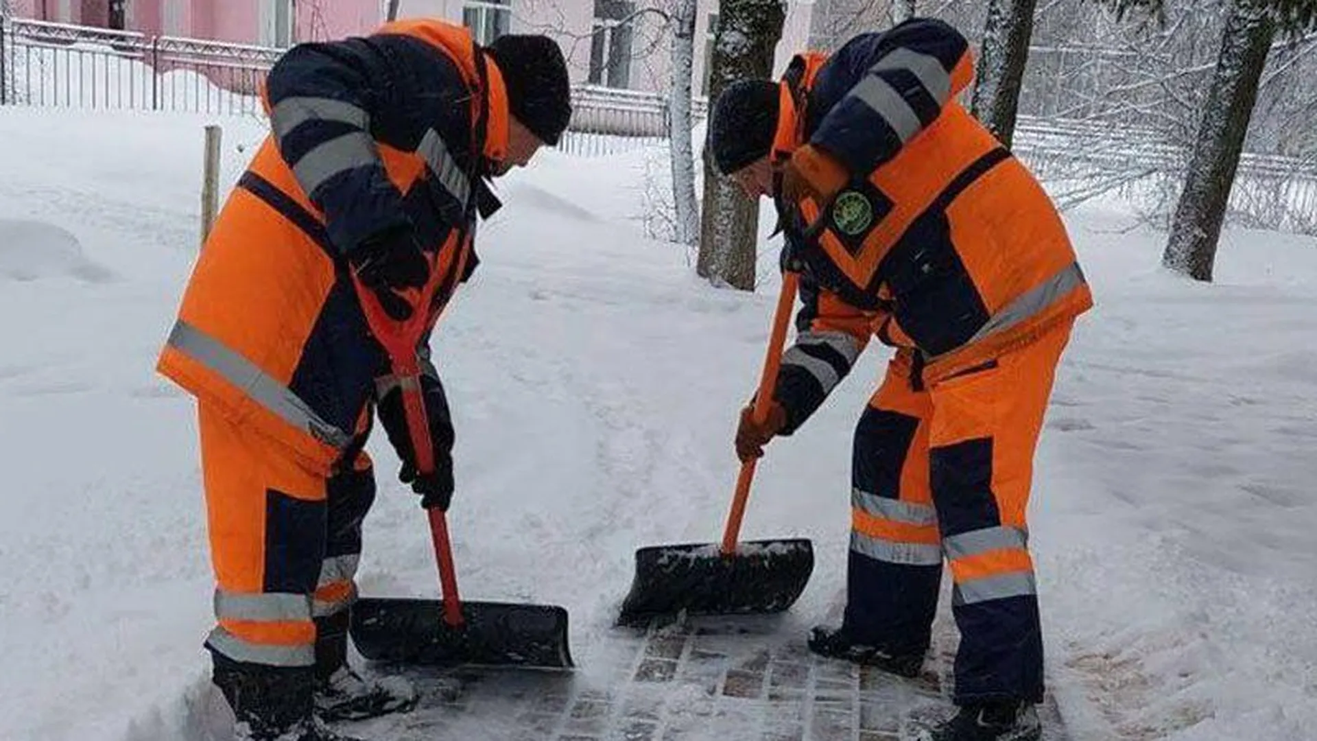 Истринские коммунальщики ликвидируют последствия мартовского снегопада