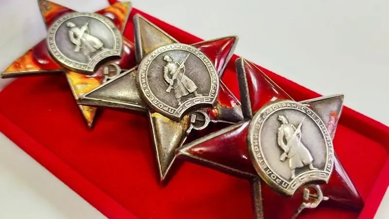 Ордена Красной Звезды, найденные в коллекторе Лефортовской тюрьмы, вернутся к потомкам героев 