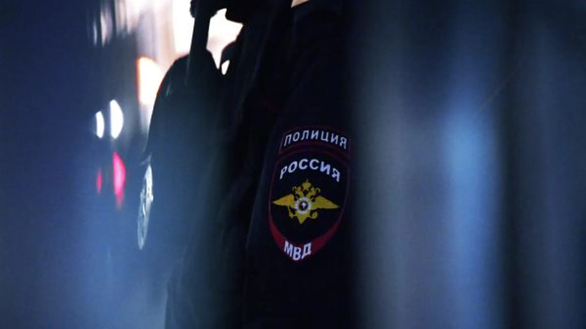 Неизвестные в масках разнесли топорами иномарку в Челябинске