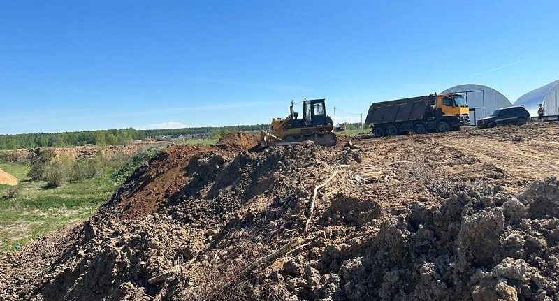Инспекторы эконадзора обязали нарушителей убрать свалки в деревне Литвиново