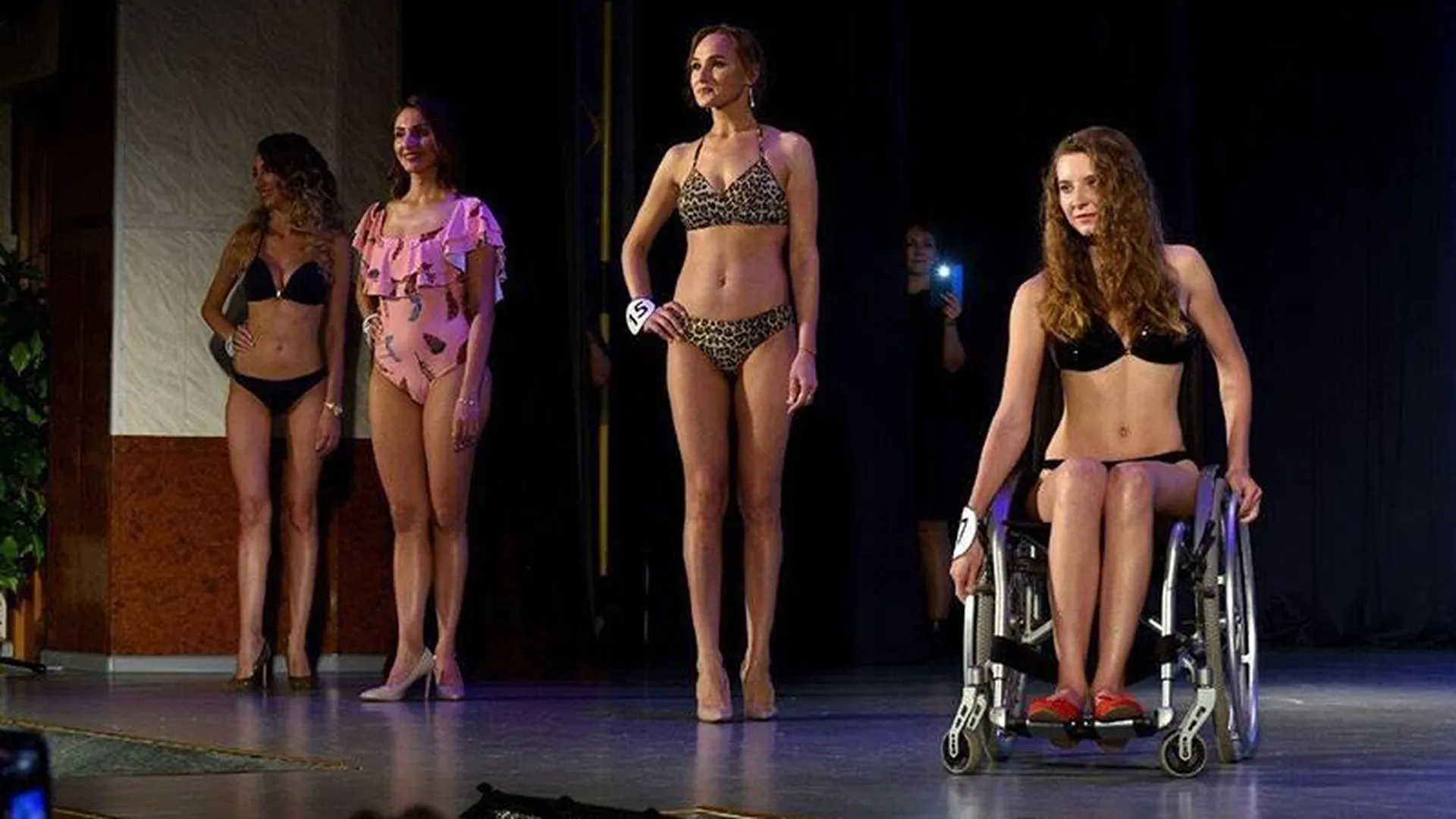 В Подмосковье девушка-инвалид покорила конкурс красоты своим дефиле в купальнике 