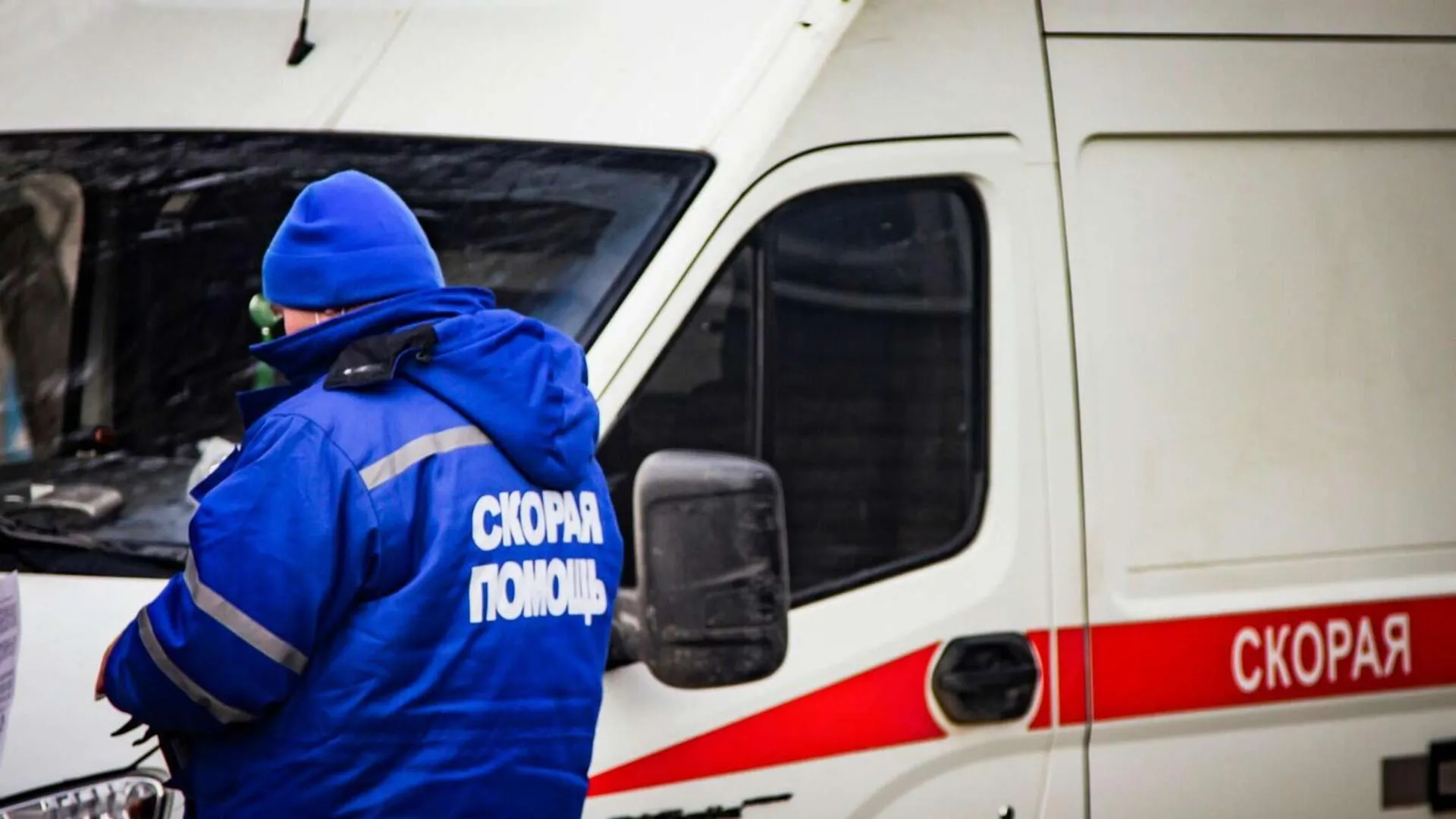 Мужчине выстрелили в лицо в одном из ТЦ Москвы