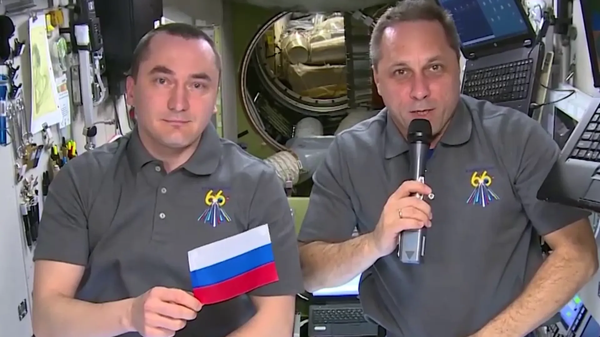 Космонавты поздравили россиян с Днем Конституции. Видео