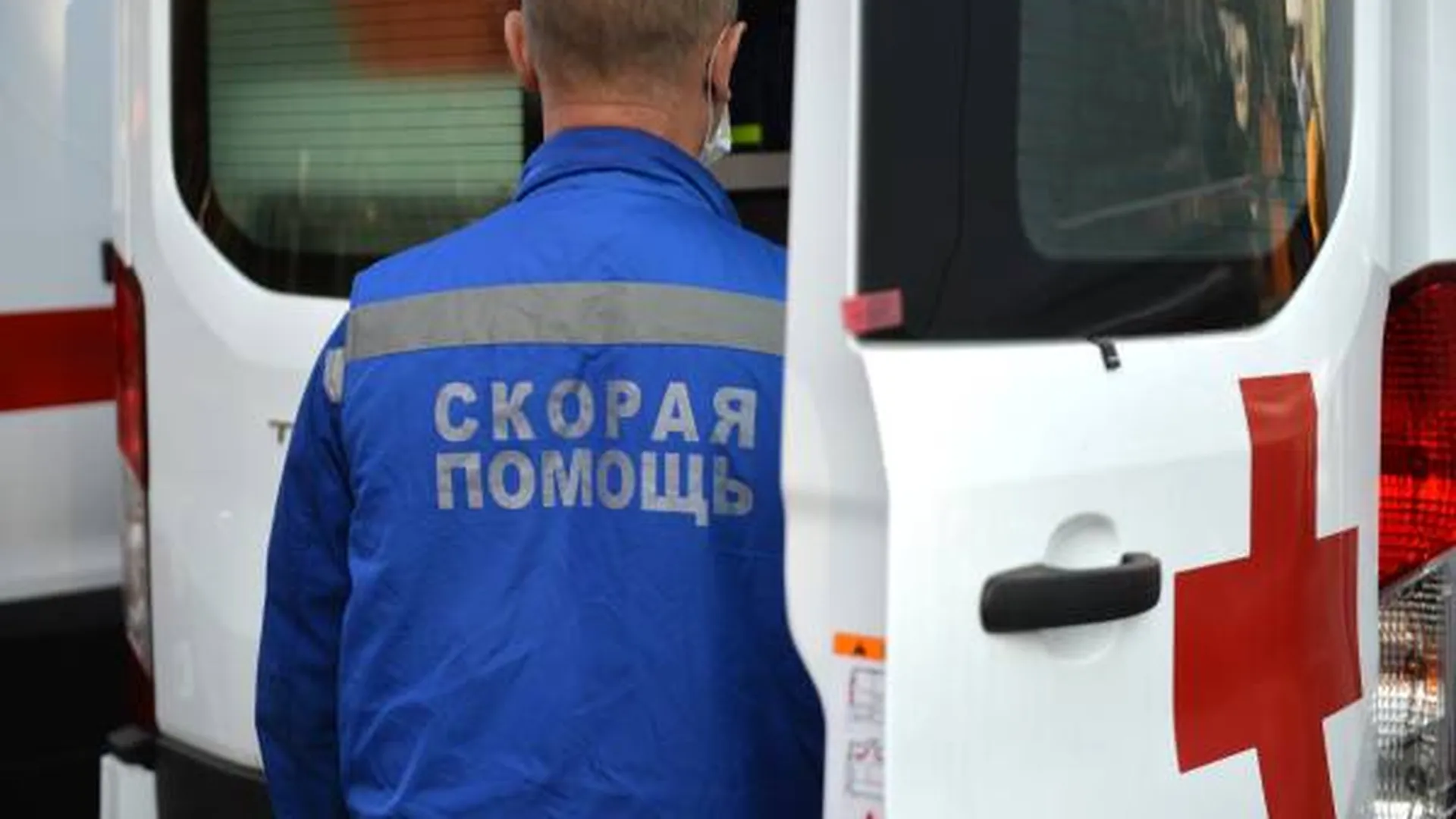Водитель КамАЗа погиб в ДТП с двумя легковушками в Москве