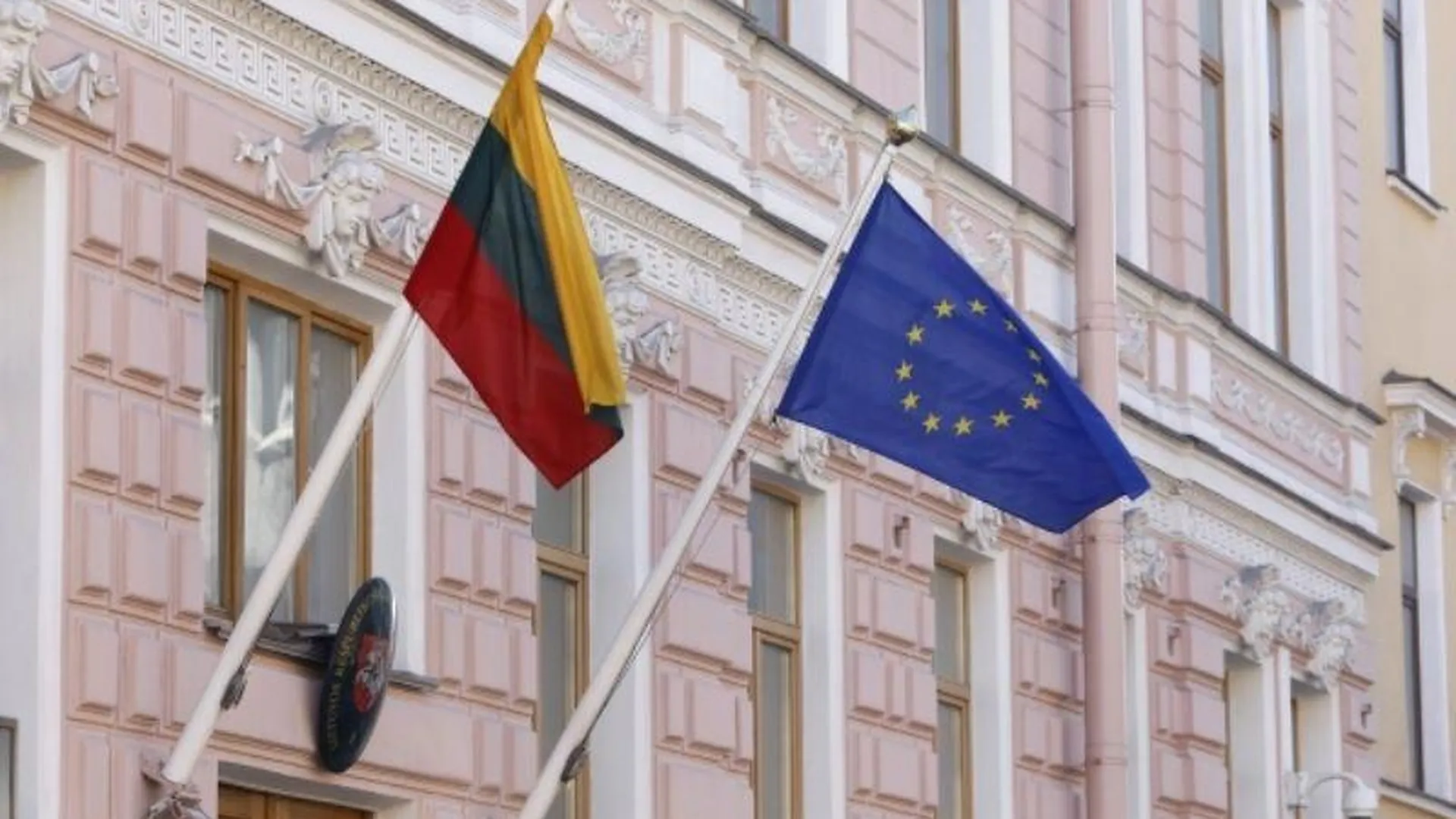 Президент Литвы призвал Запад пересечь все красные линии в отношениях с Россией