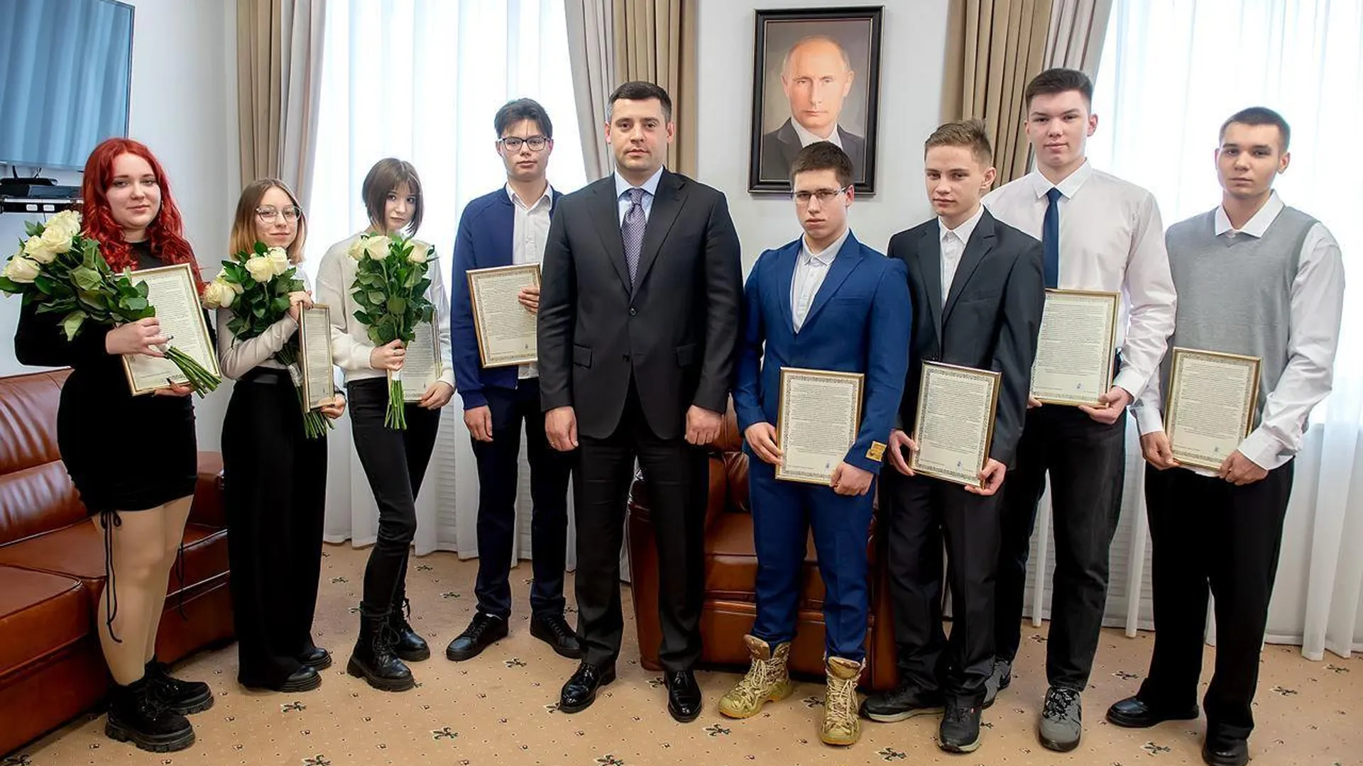Еще 8 сирот из Подольска получили жилищные сертификаты