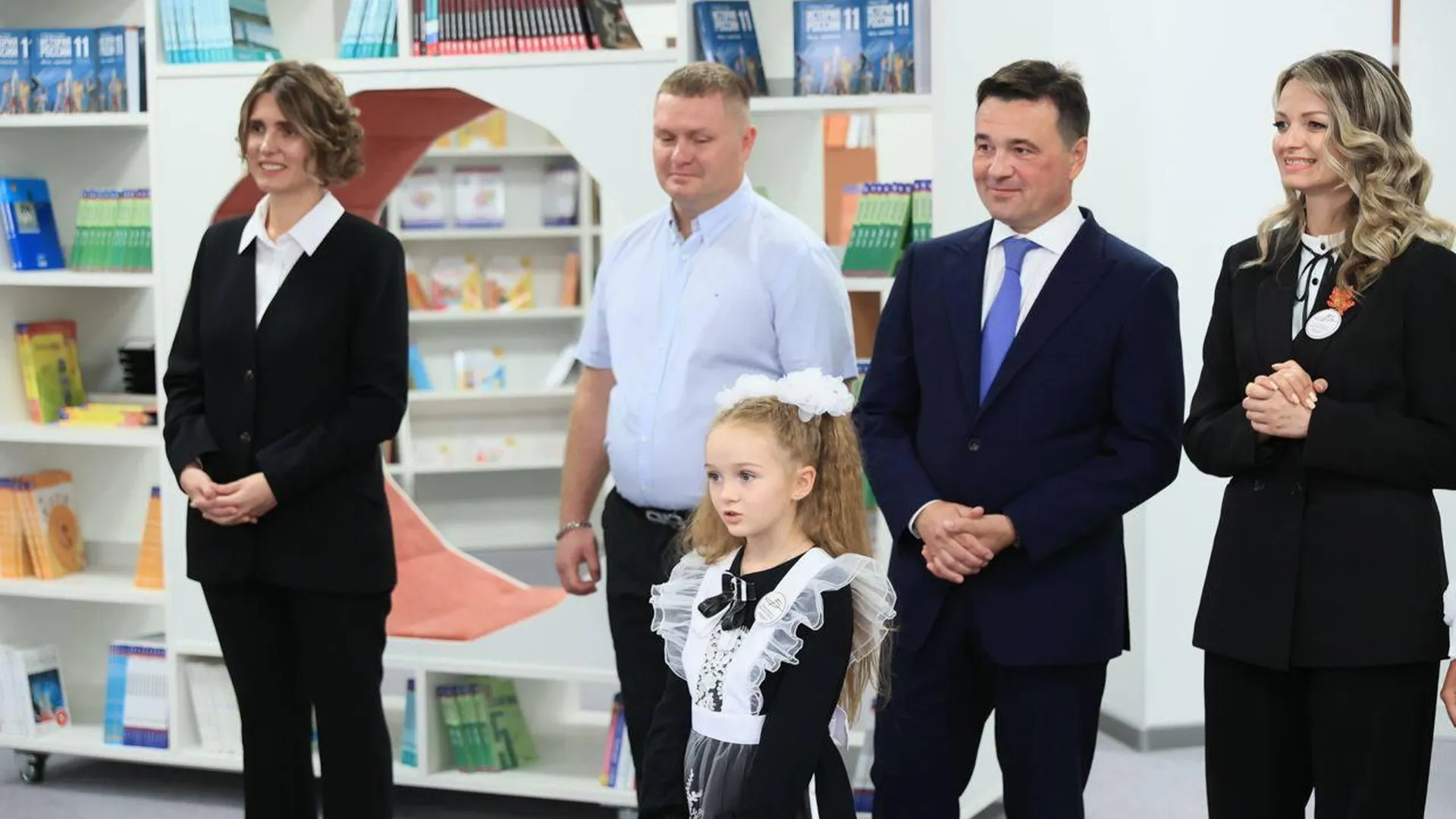 Путин и Воробьев открыли самую большую в Подмосковье школу с цифровыми лабораториями