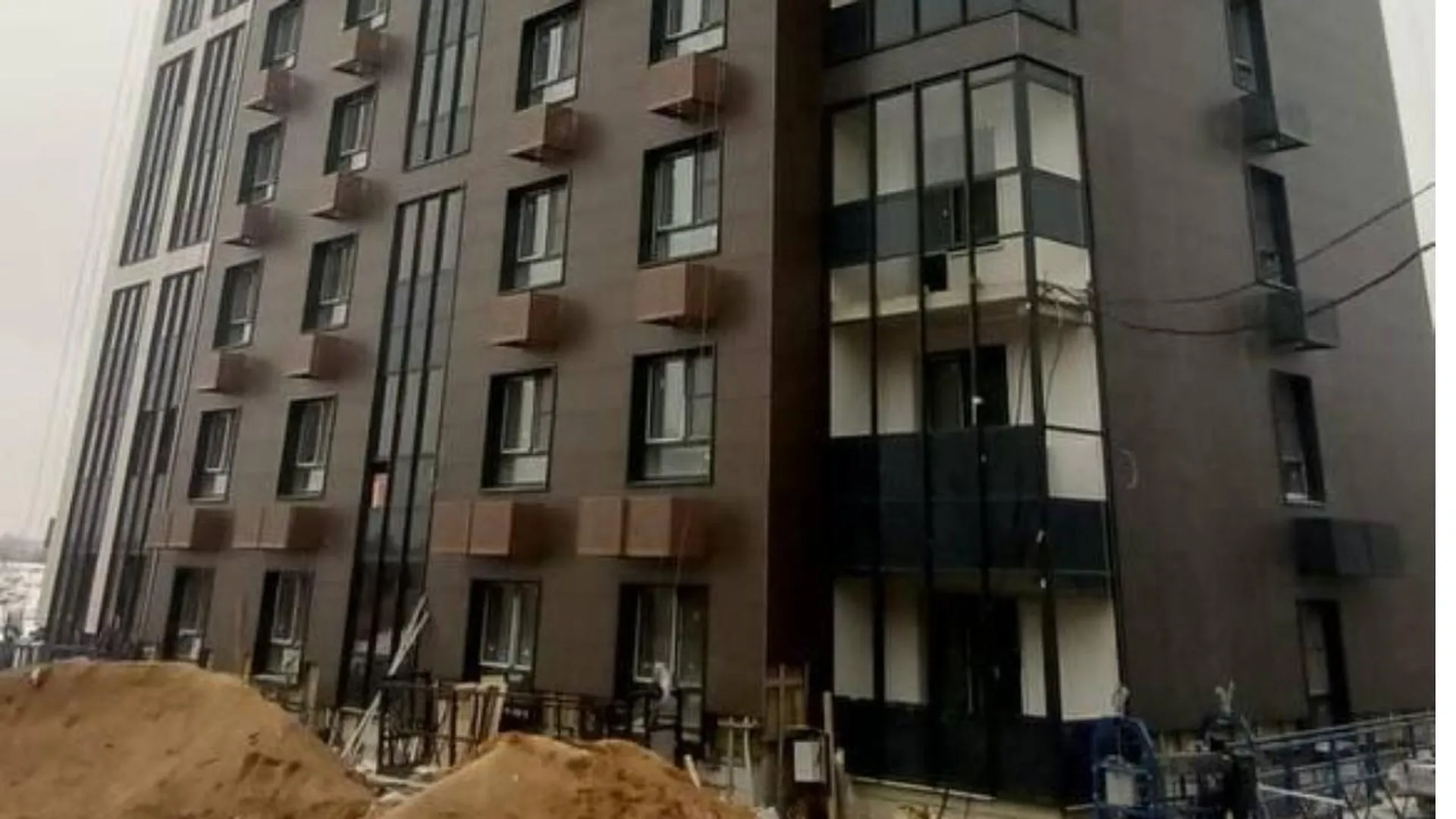 Строительство дома для переселенцев из аварийного жилья в Подольске завершат в мае
