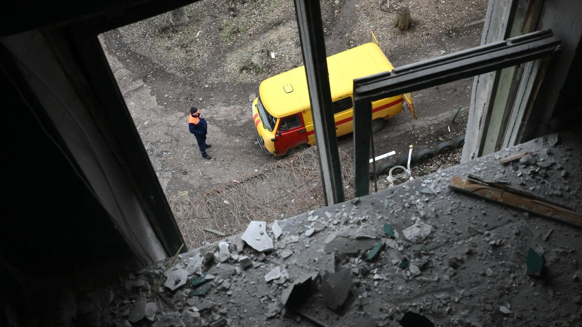Пожарные пострадали из-за атаки дрона ВСУ в Горловке