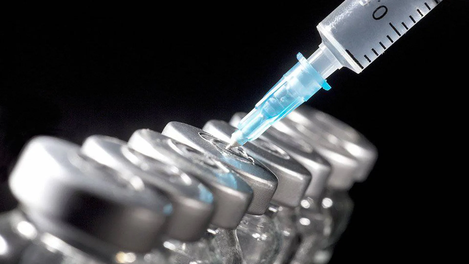 Гинцбург призвал создать вакцину против оспы обезьян в России