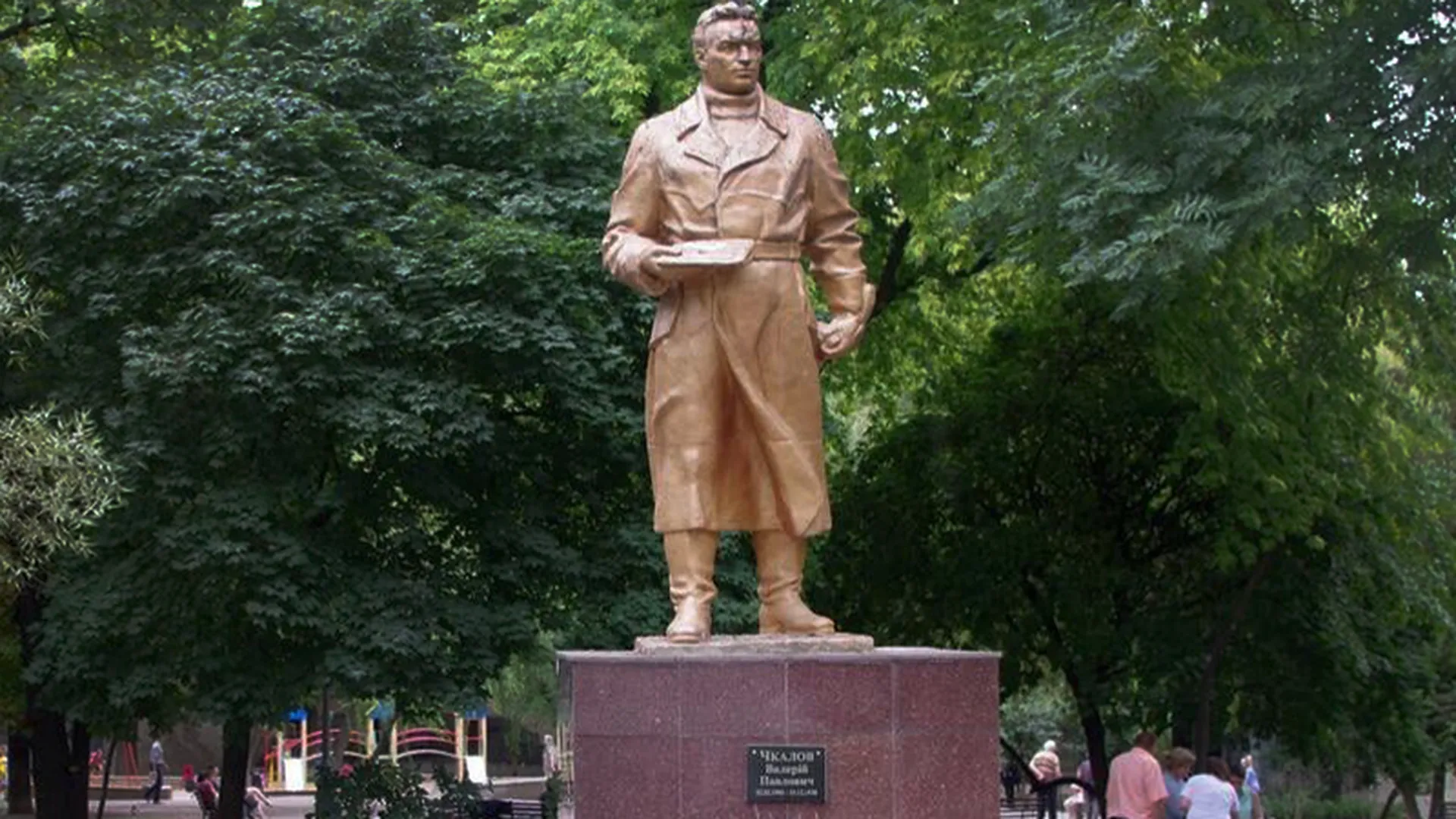«Это рак души» - известный писатель об очередном сносе памятников в Киеве