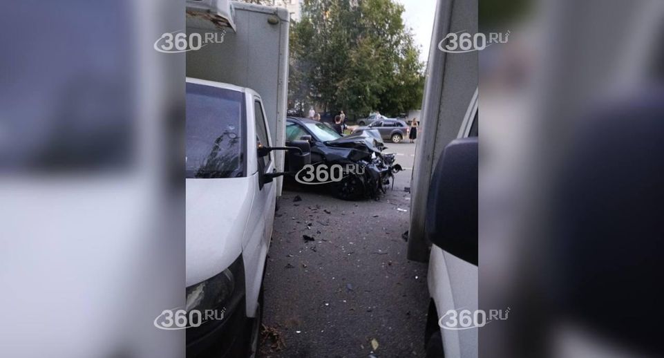 Источник 360.ru: такси и BMW столкнулись на северо-востоке Москвы