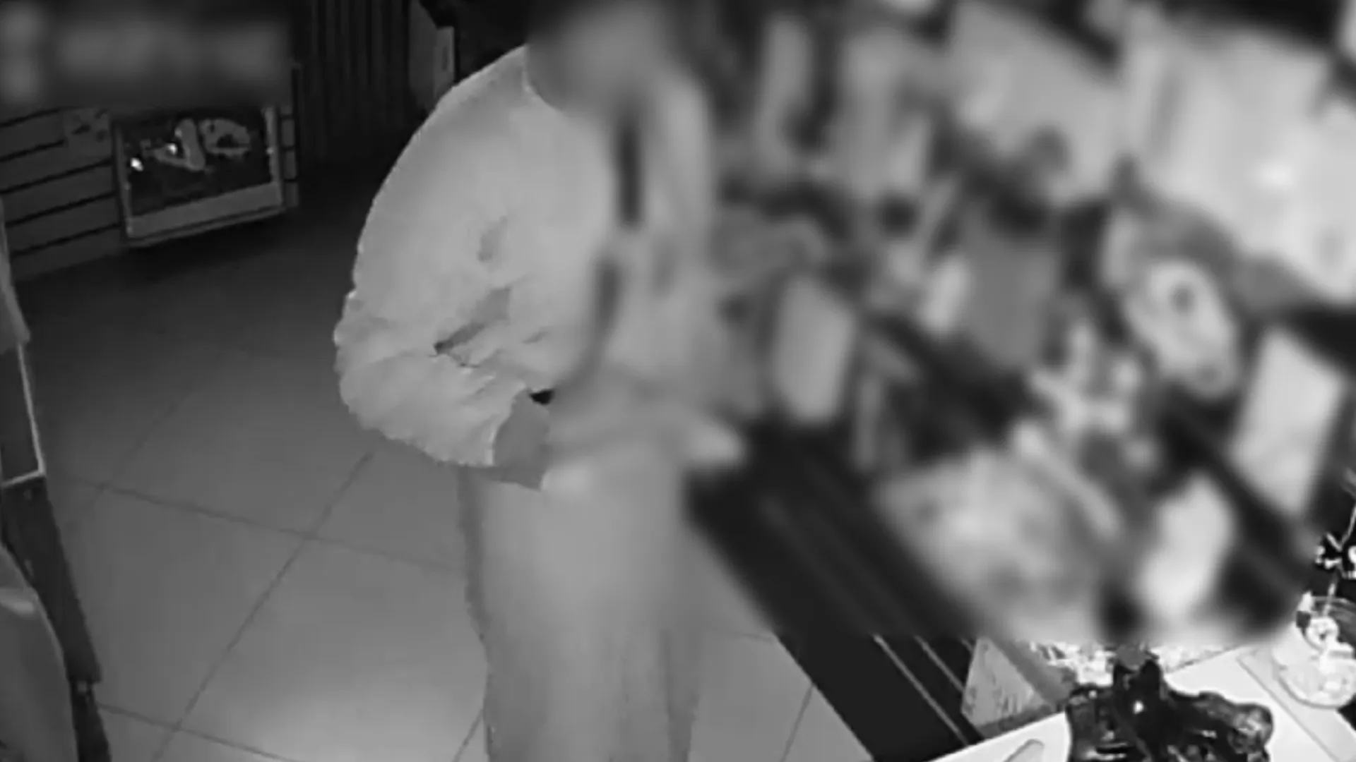 Россиянка ограбила интим-магазин с помощью телефонного фонарика