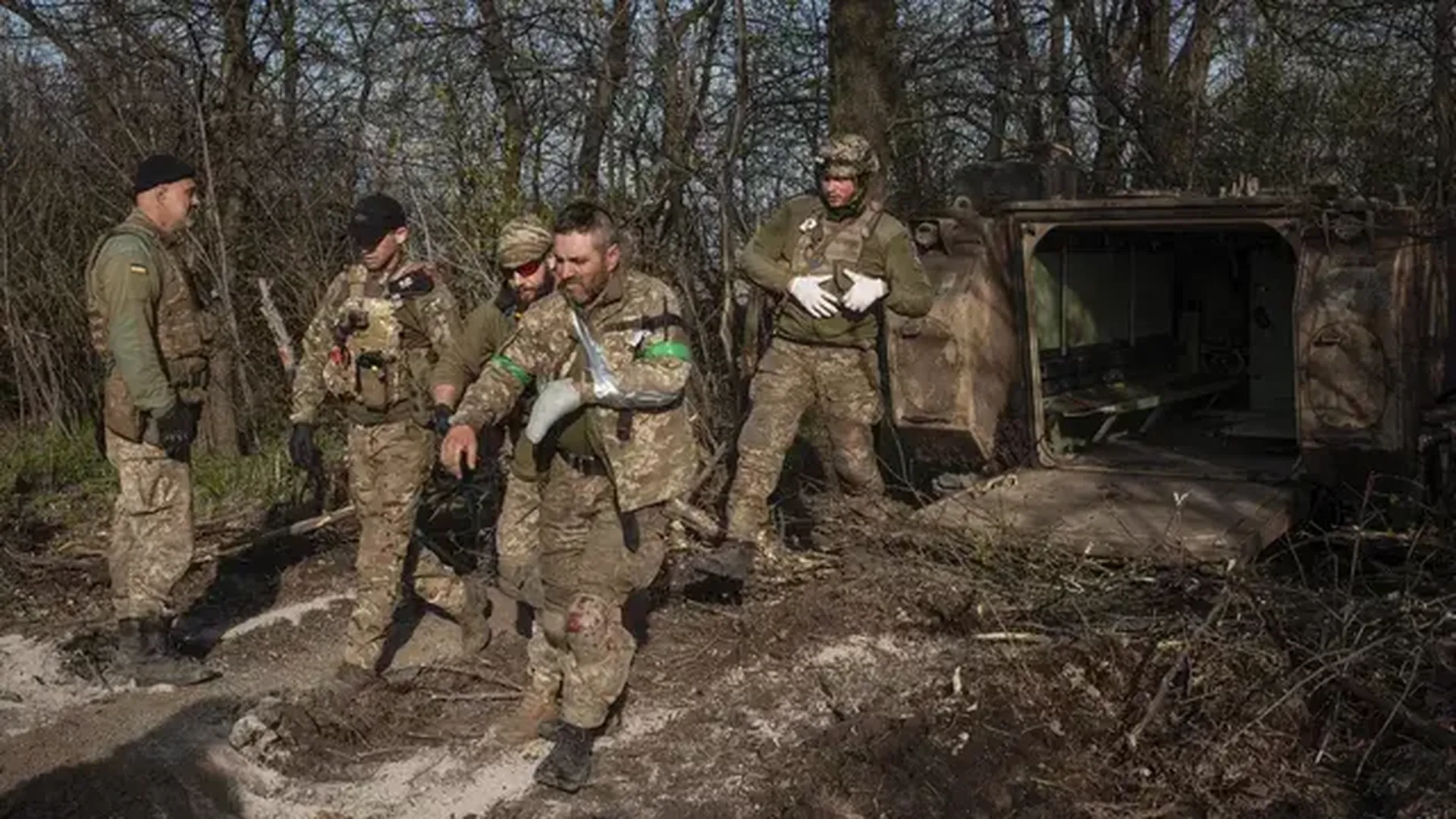 Минобороны Украины заставляет раненых украинских бойцов вкалывать после выздоровления