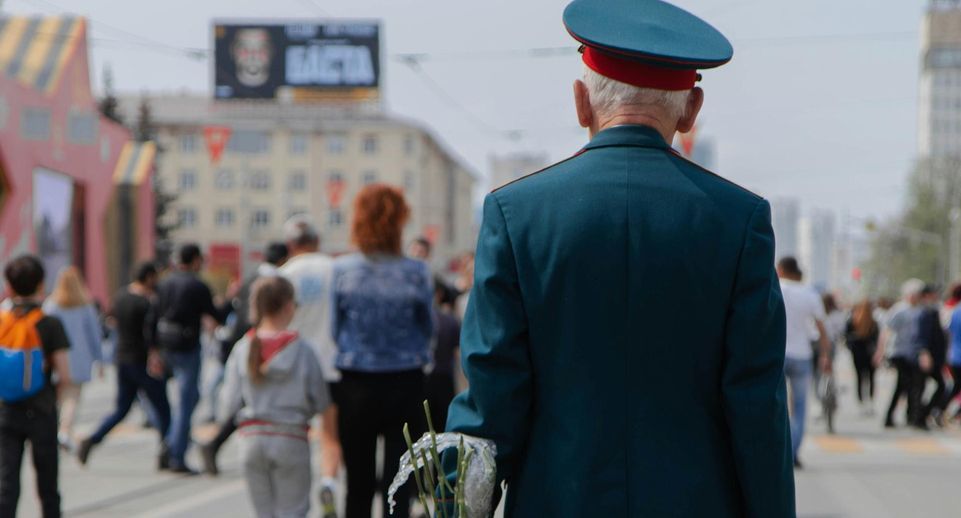 Глава Дубны Максим Тихомиров поздравил ветеранов накануне 9 Мая