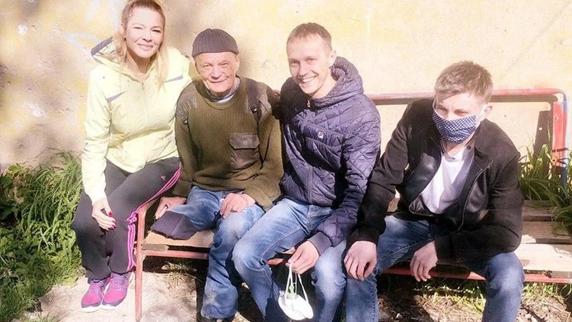 Бездомному мужчине без ноги уже несколько лет помогают в Серпухове