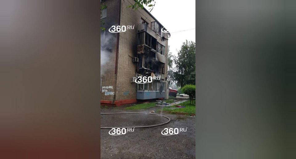 Видео 360.ru: после взрыва огонь охватил второй этаж дома под Хабаровском