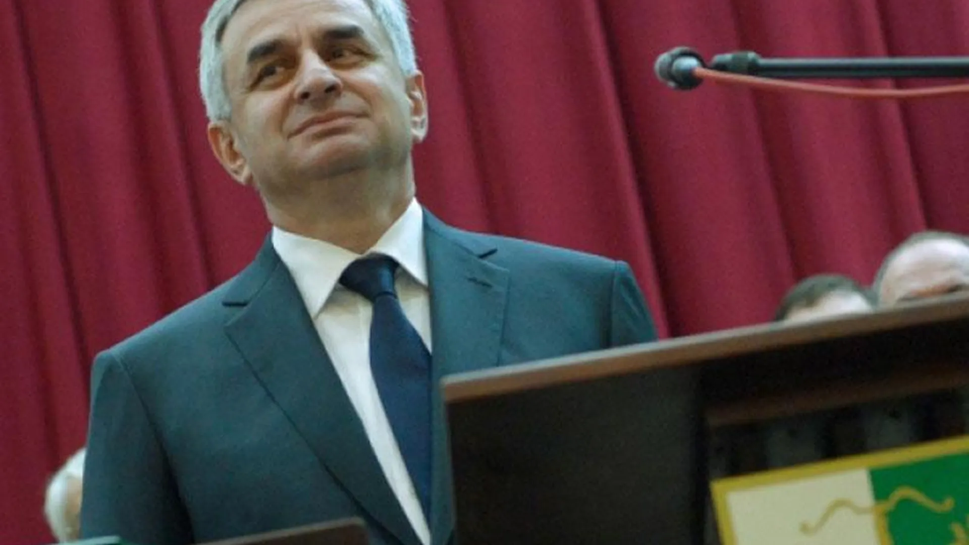 Глава Абхазии обратился к народу с просьбой сохранить государство