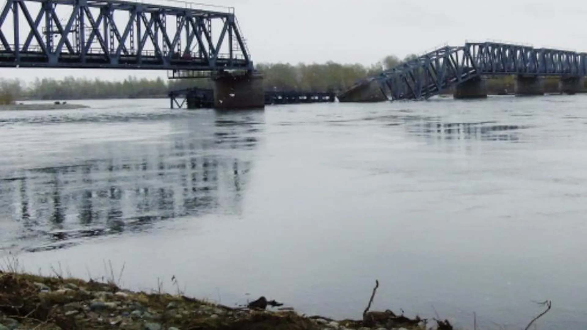 Триста домов в Сочи осталось без газа из-за обрушения моста