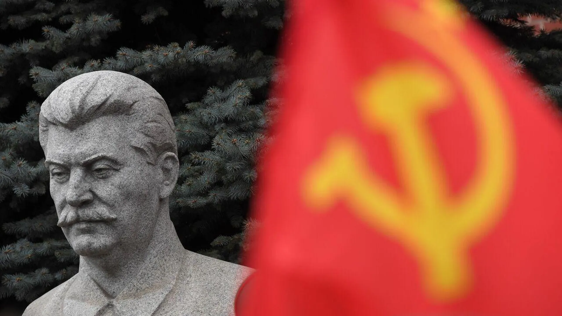 Бюст Сталина появился в детском парке в Орлове. Мнение жителей никто не спрашивал