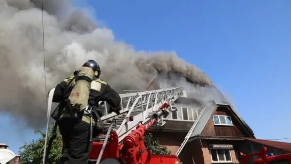 При пожаре в дачном доме в Талдомском районе пострадал человек