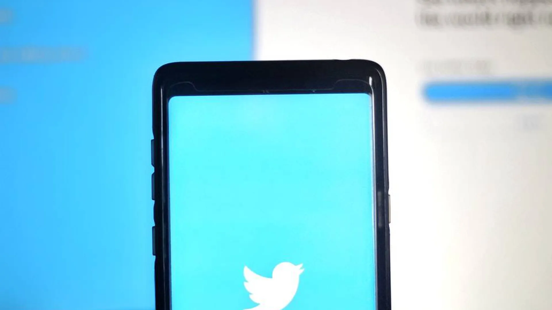 Роскомнадзор дал Twitter месяц на удаление запрещенной информации. Иначе соцсеть заблокируют