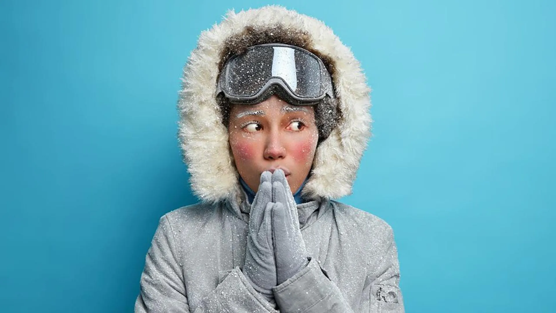 «Трещины и ранки»: врач рассказала, как защитить кожу от ветра и мороза