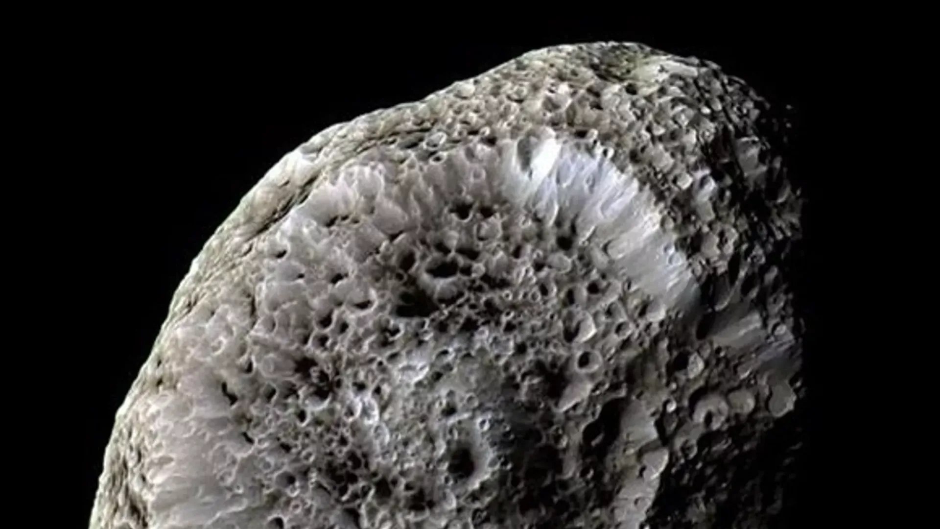 Спутник Сатурна Гиперион поможет изучить движение айсбергов на Земле