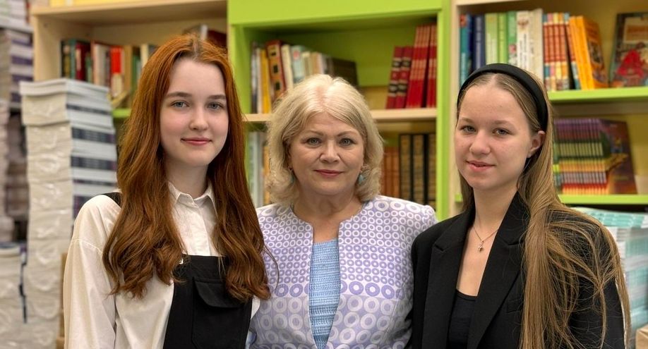 Две выпускницы гимназии №4 в Одинцове написали ЕГЭ на высший балл