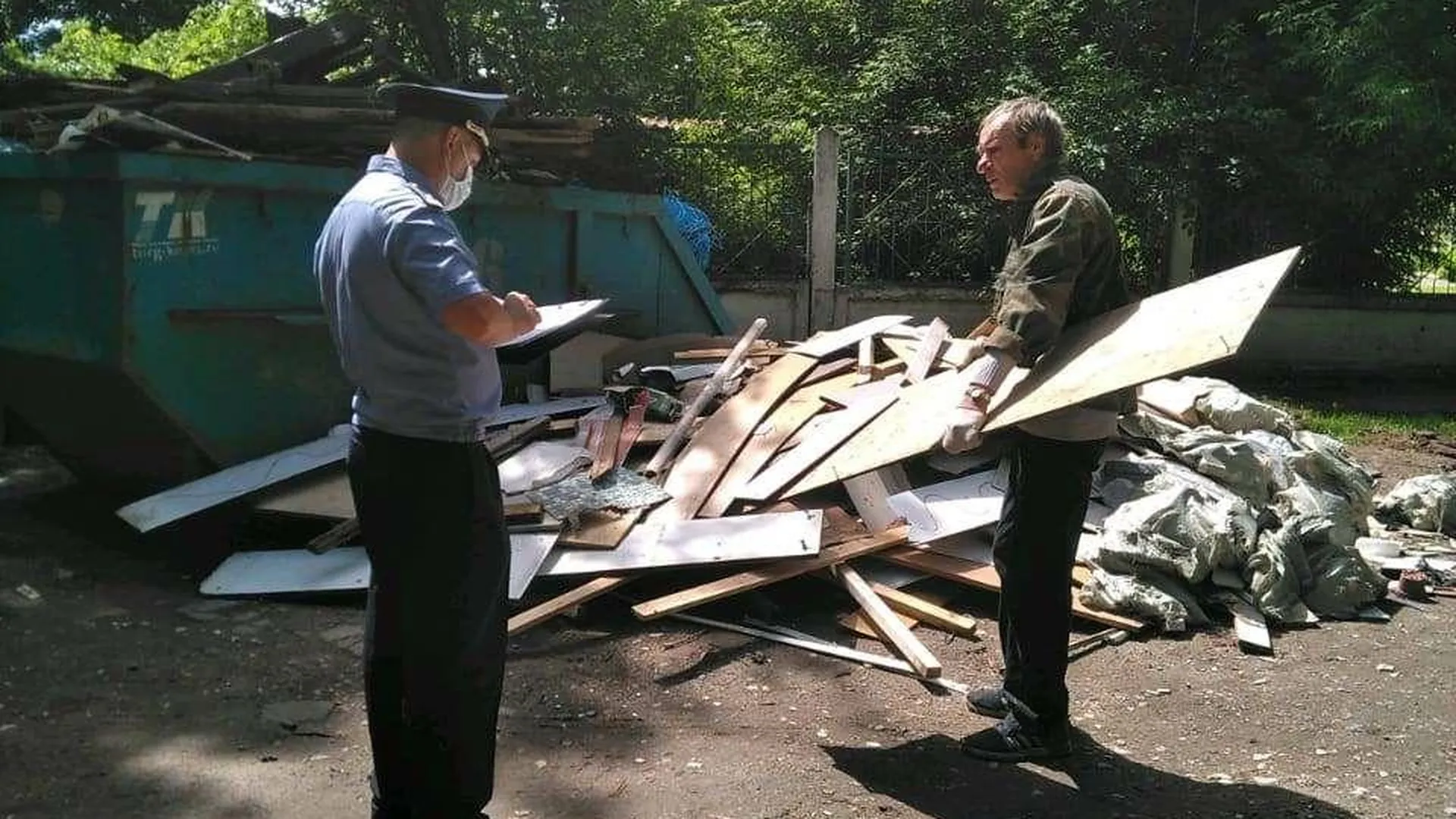 Более 420 несанкционированных свалок стройматериалов нашли в Подмосковье с начала июля